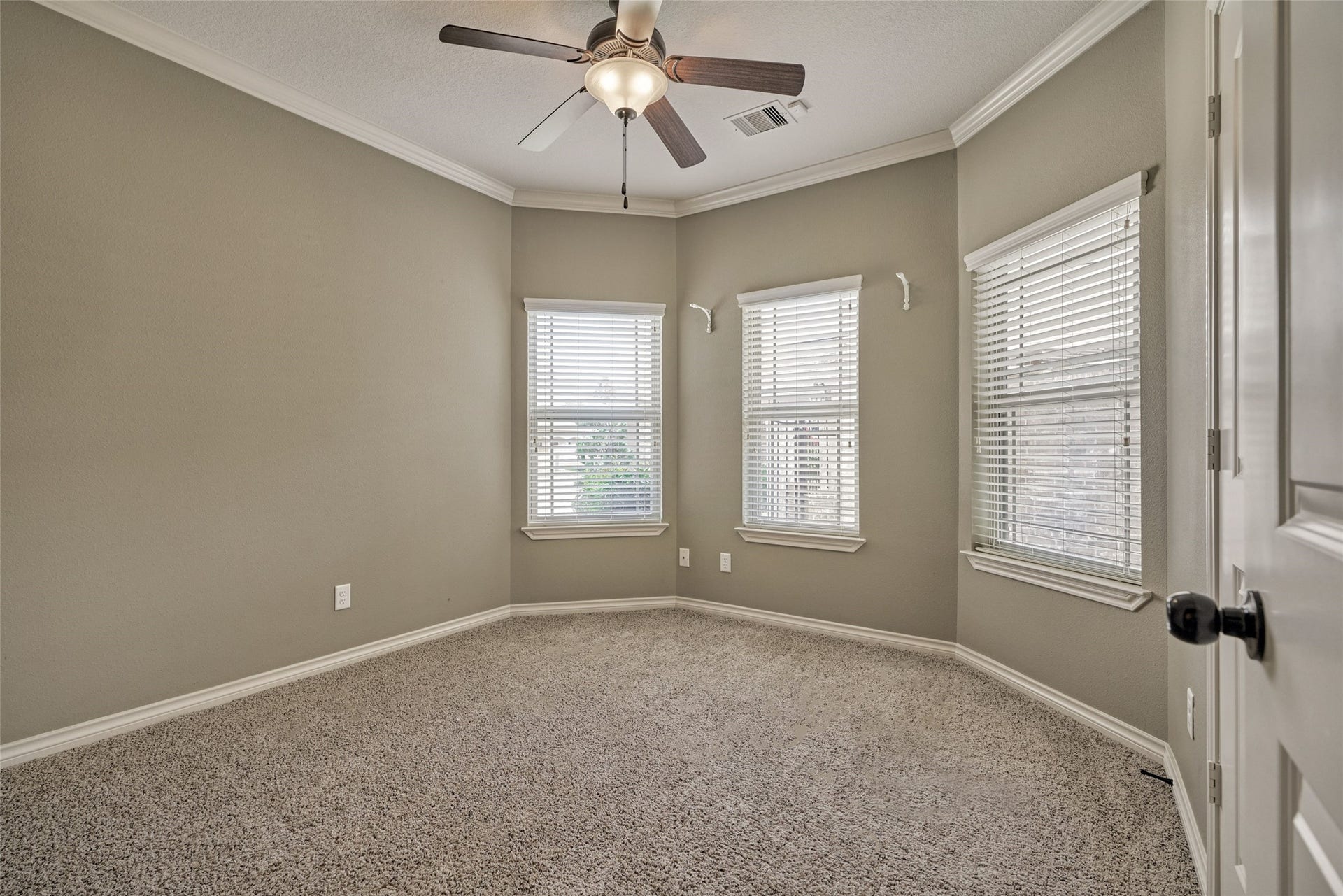 119 Bessie Price Owens Drive, Montgomery, TX 77356 Secondary bedroom #2.