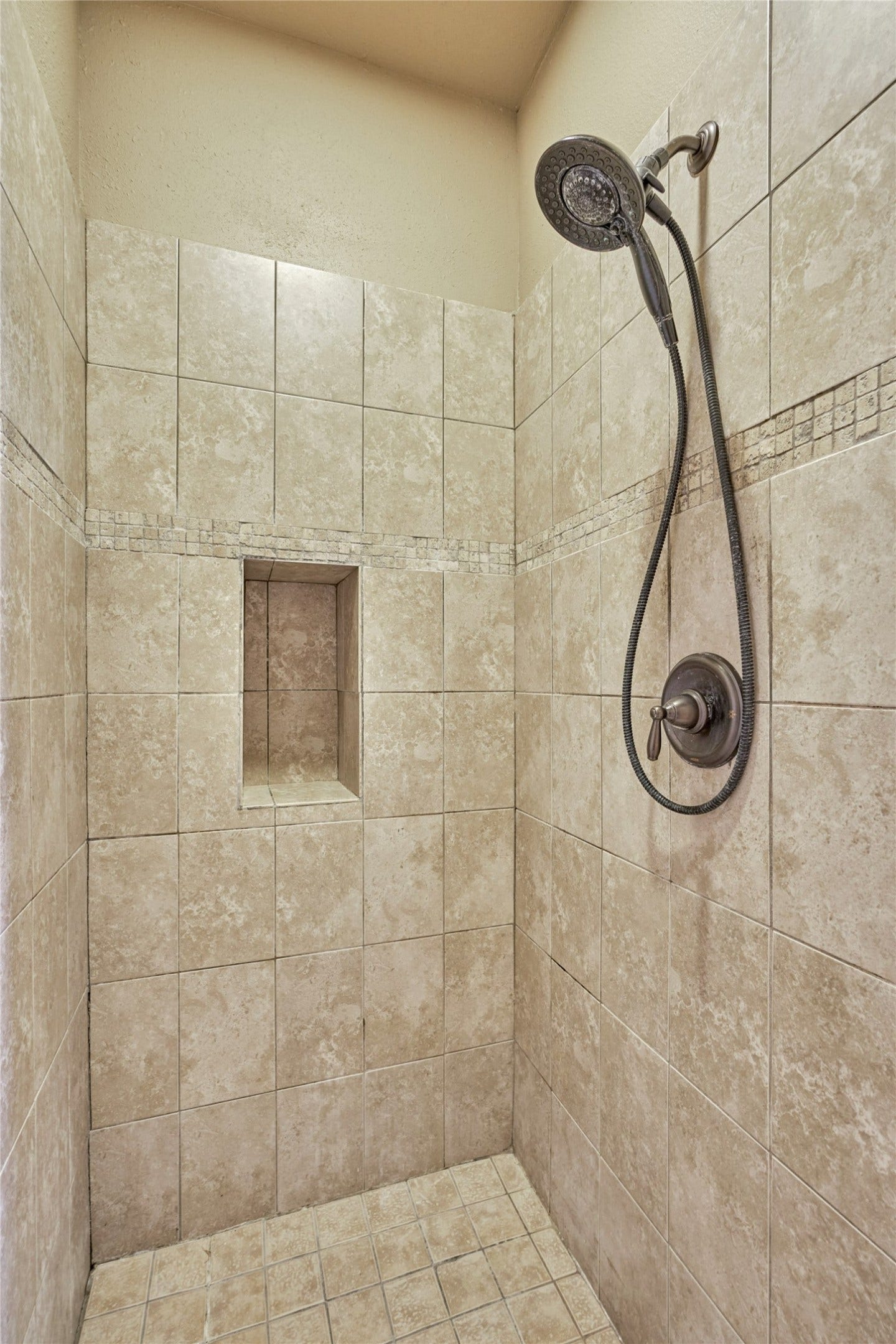 119 Bessie Price Owens Drive, Montgomery, TX 77356 Walk-in shower with shampoo/soap niche.