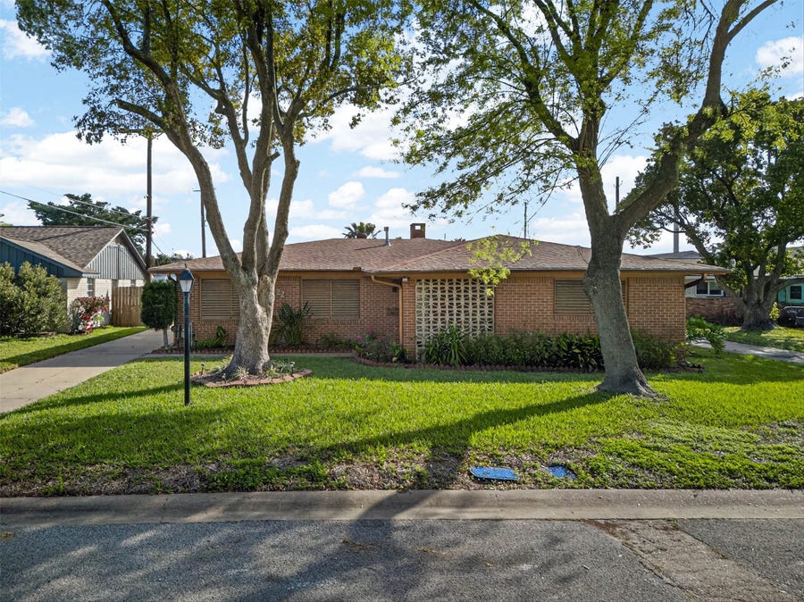 Property photo for 22 Willow Lane, Galveston, TX