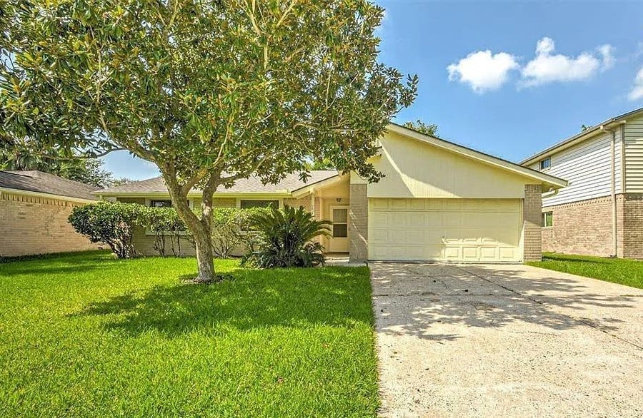 Property photo for 16818 Dutch Ridge Drive, Sugar Land, TX