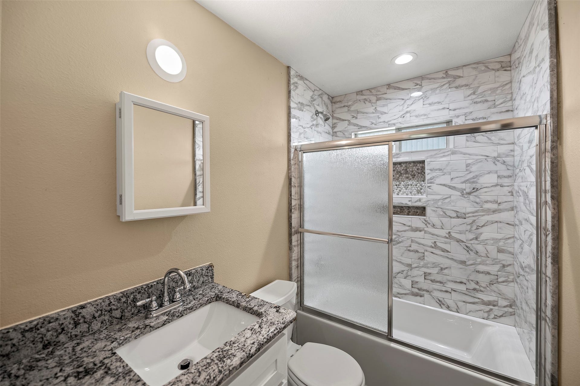 1608 Eastway Street, Galena Park, TX 77547 Second bathroom with bathtube