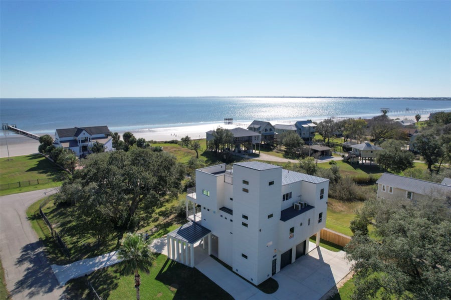 Property photo for 637 Bay Vista Drive, Seabrook, TX