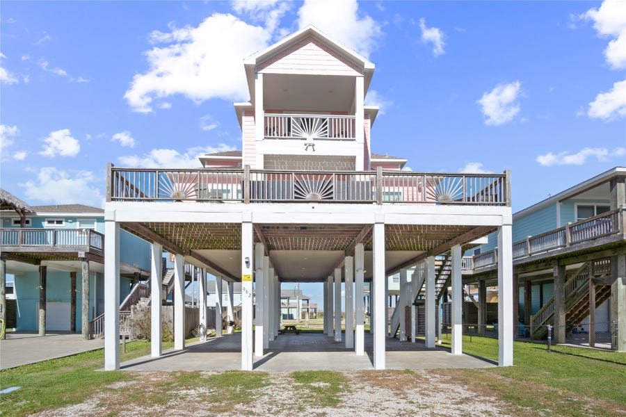 Property photo for 962 Meynig Drive, Crystal Beach, TX