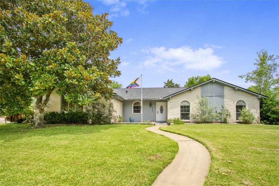 Property photo for 5451 Appleblossom Lane, Friendswood, TX