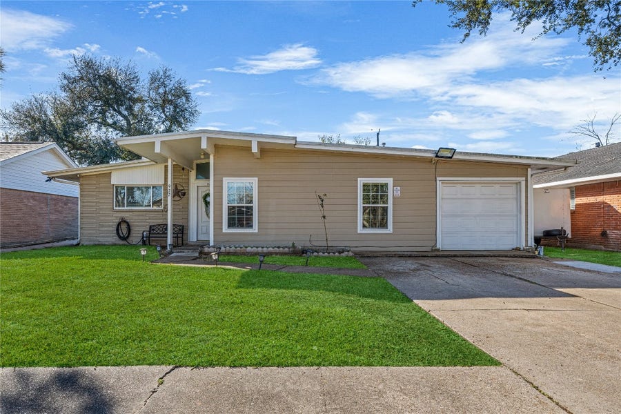 Property photo for 922 Gilpin Street, Houston, TX