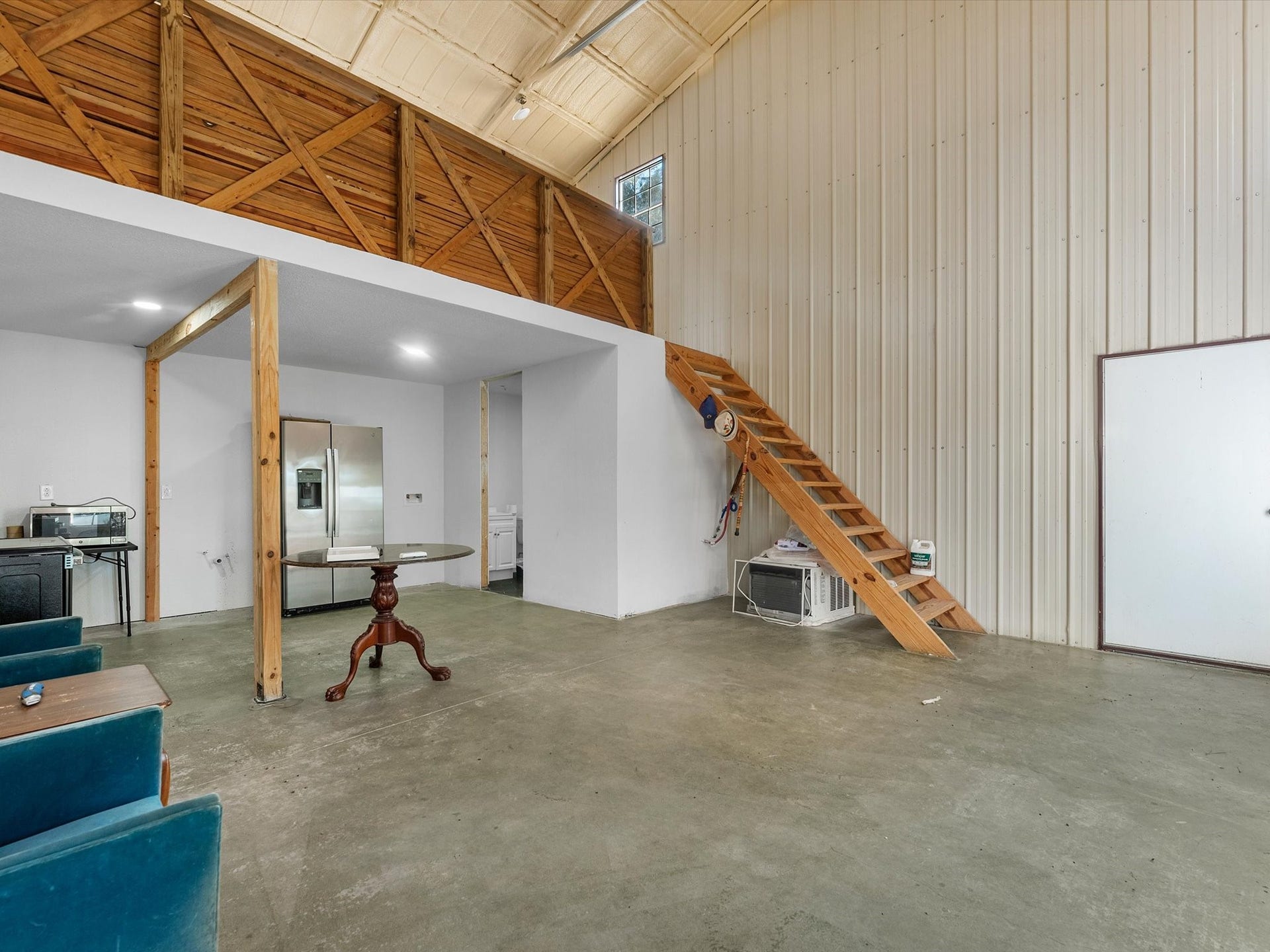32403 Dobbin Huffsmith Road, Magnolia, TX 77354 Loft space above the workshop offering a versatile 1-bedroom, 1-bath layout with additional living or workspace potential.