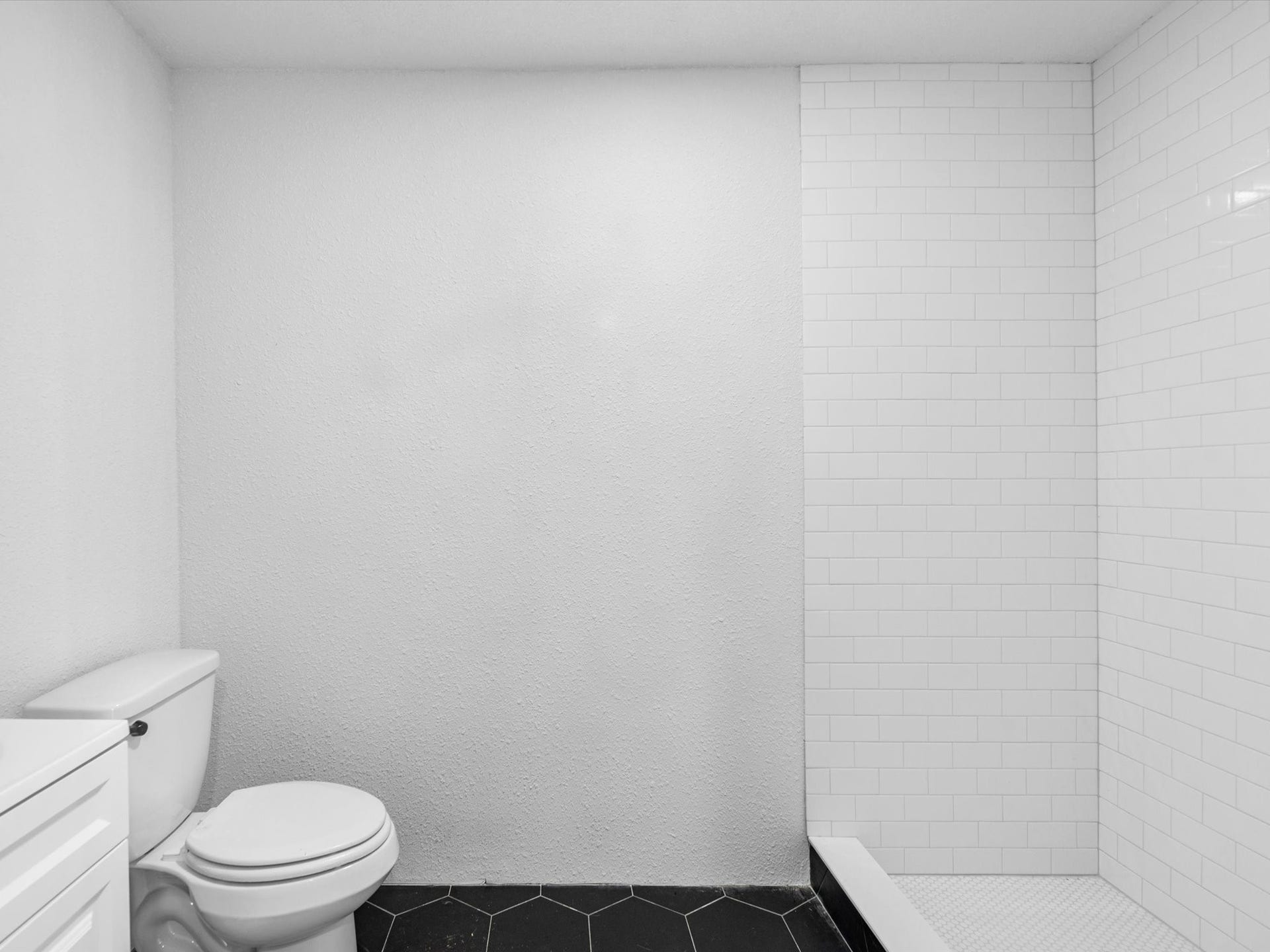 32403 Dobbin Huffsmith Road, Magnolia, TX 77354 Full bathroom in loft.