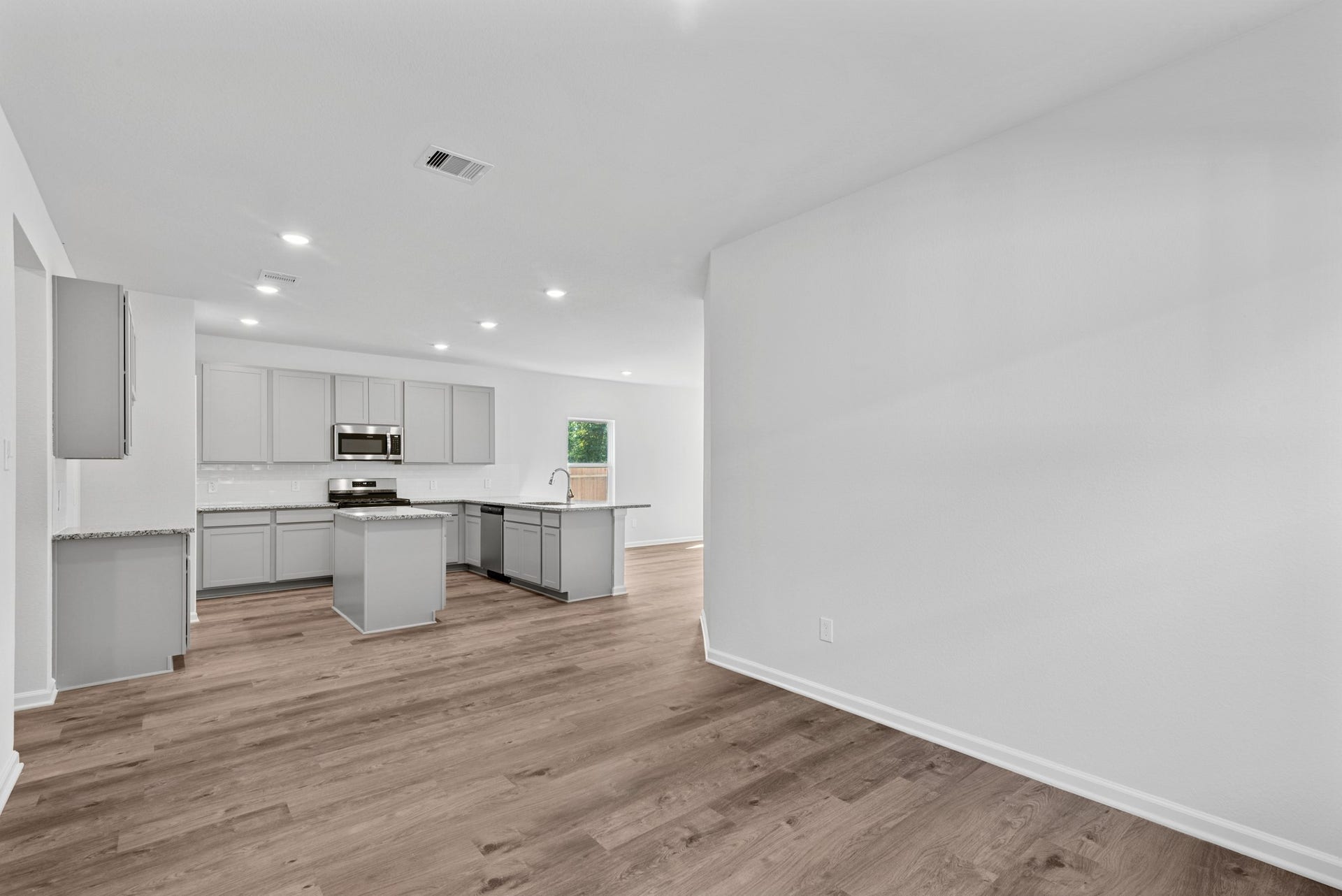 1626 River Scene Trail, Dayton, TX 77535 The Sparrow II- Dining into Kitchen. Sample floor plan image for illustration; upgrades, options, and colors may vary.