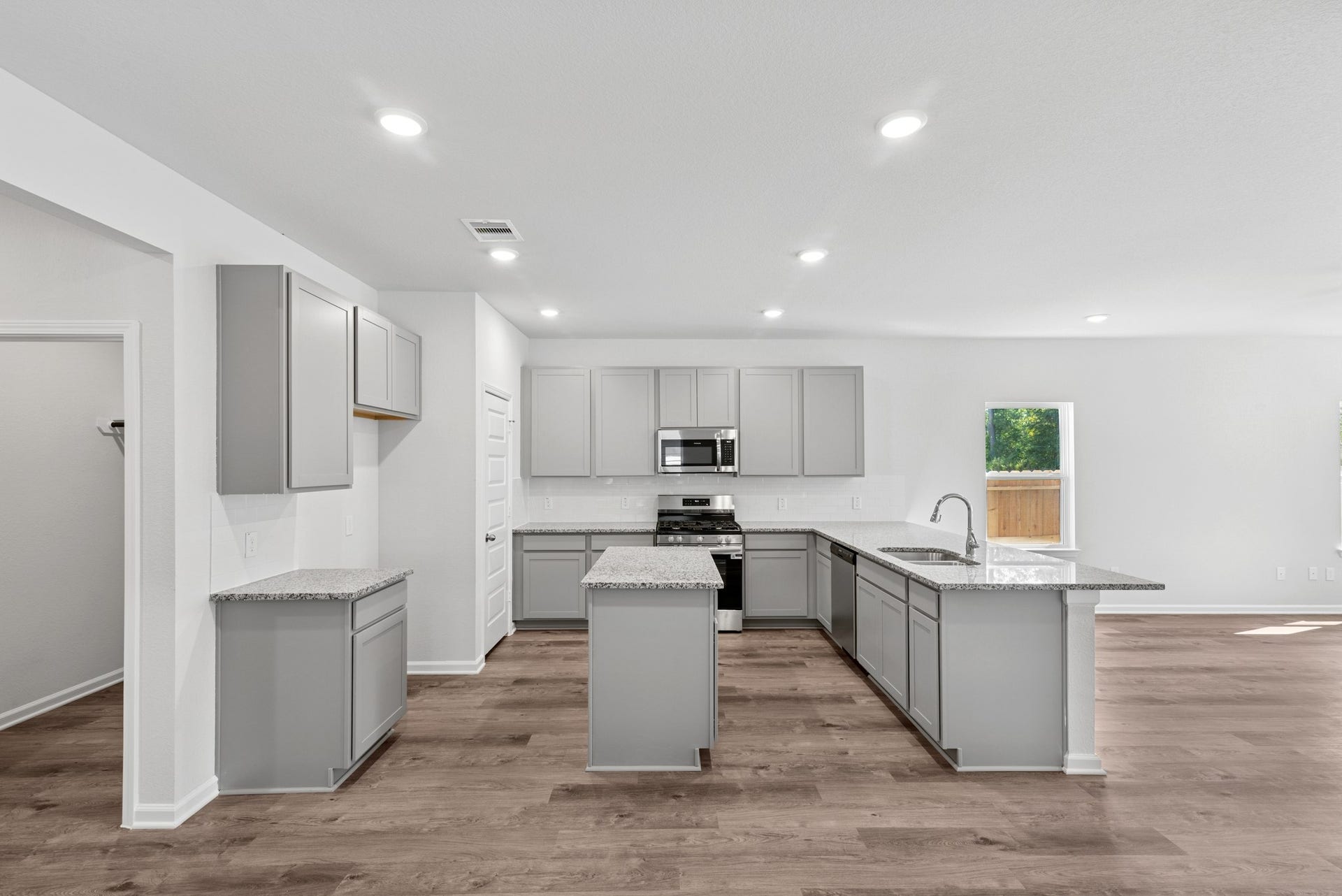 1626 River Scene Trail, Dayton, TX 77535 The Sparrow II- Kitchen. Sample floor plan image for illustration; upgrades, options, and colors may vary.