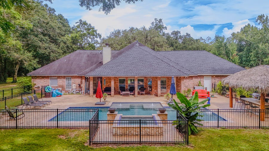 Property photo for 2002 Sugar Mill Lane, Lake Jackson, TX