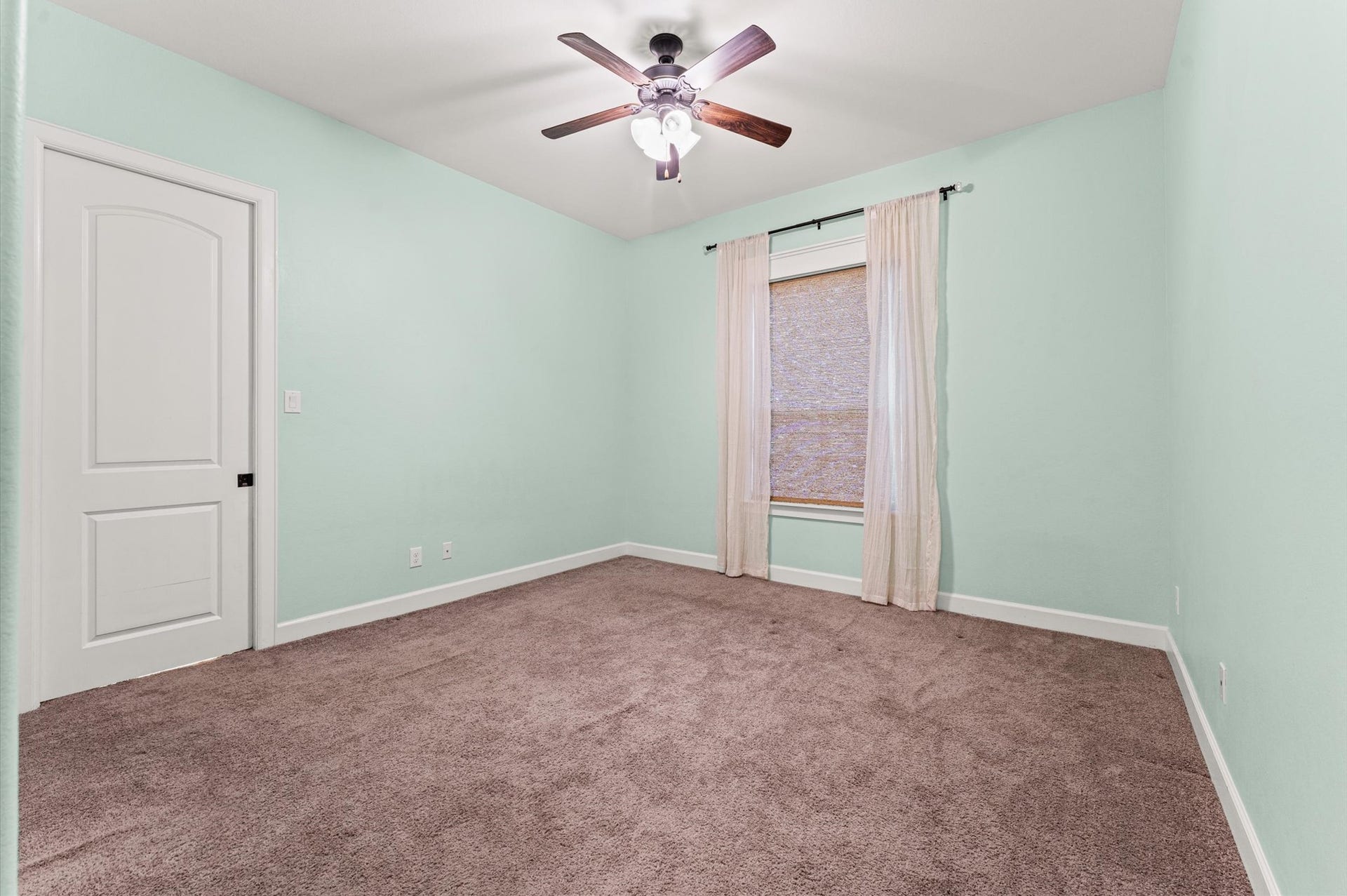 Secondary bedroom