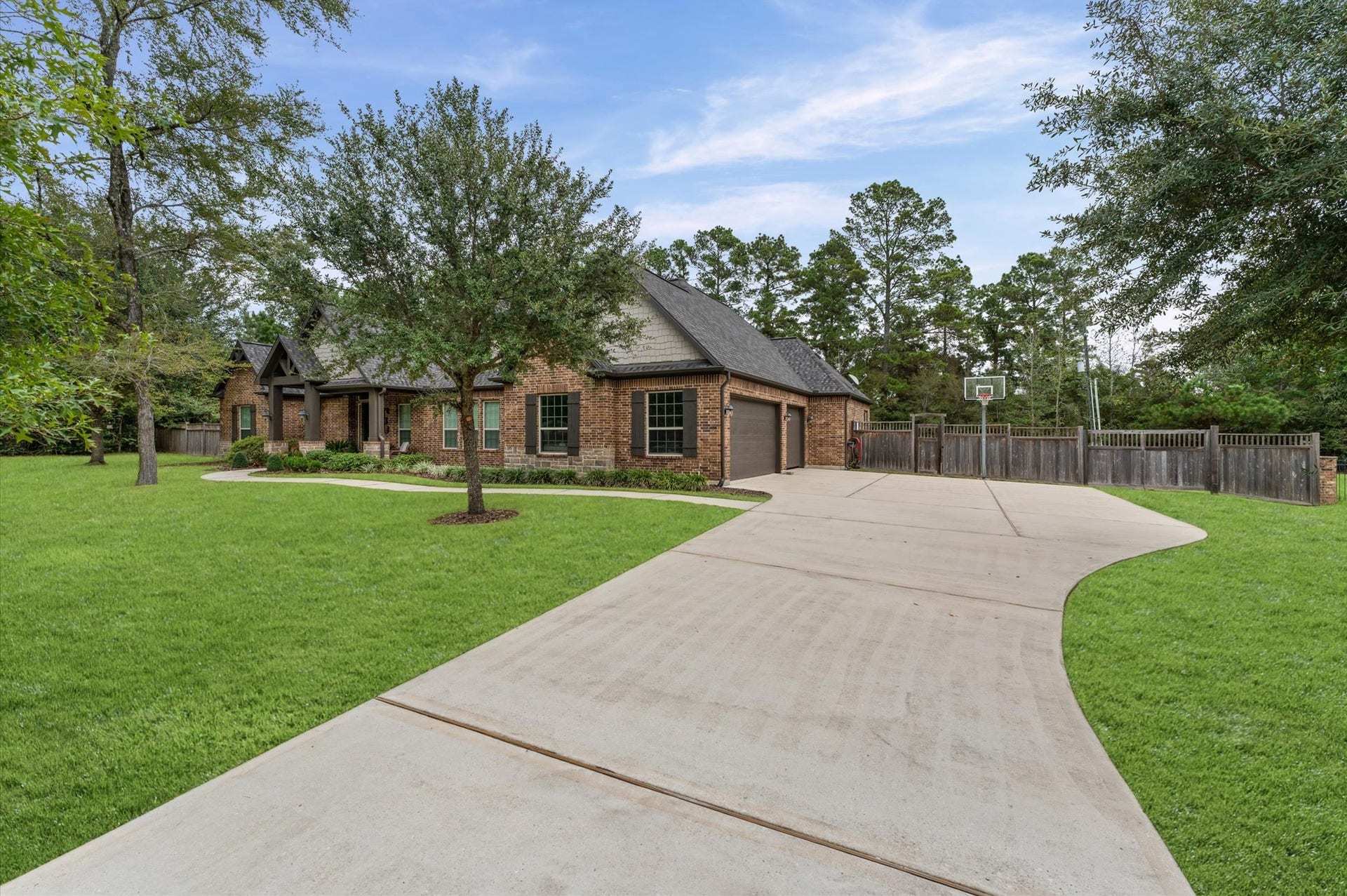 BONUS! Enjoy added peace of mind with a NEW Class 3 GAF roof installed in 2025, designed to withstand winds of up to 130 MPH! The expansive driveway offers exceptional functionality, providing ample parking space for multiple vehicles while making everyday access and entertaining guests a breeze!!