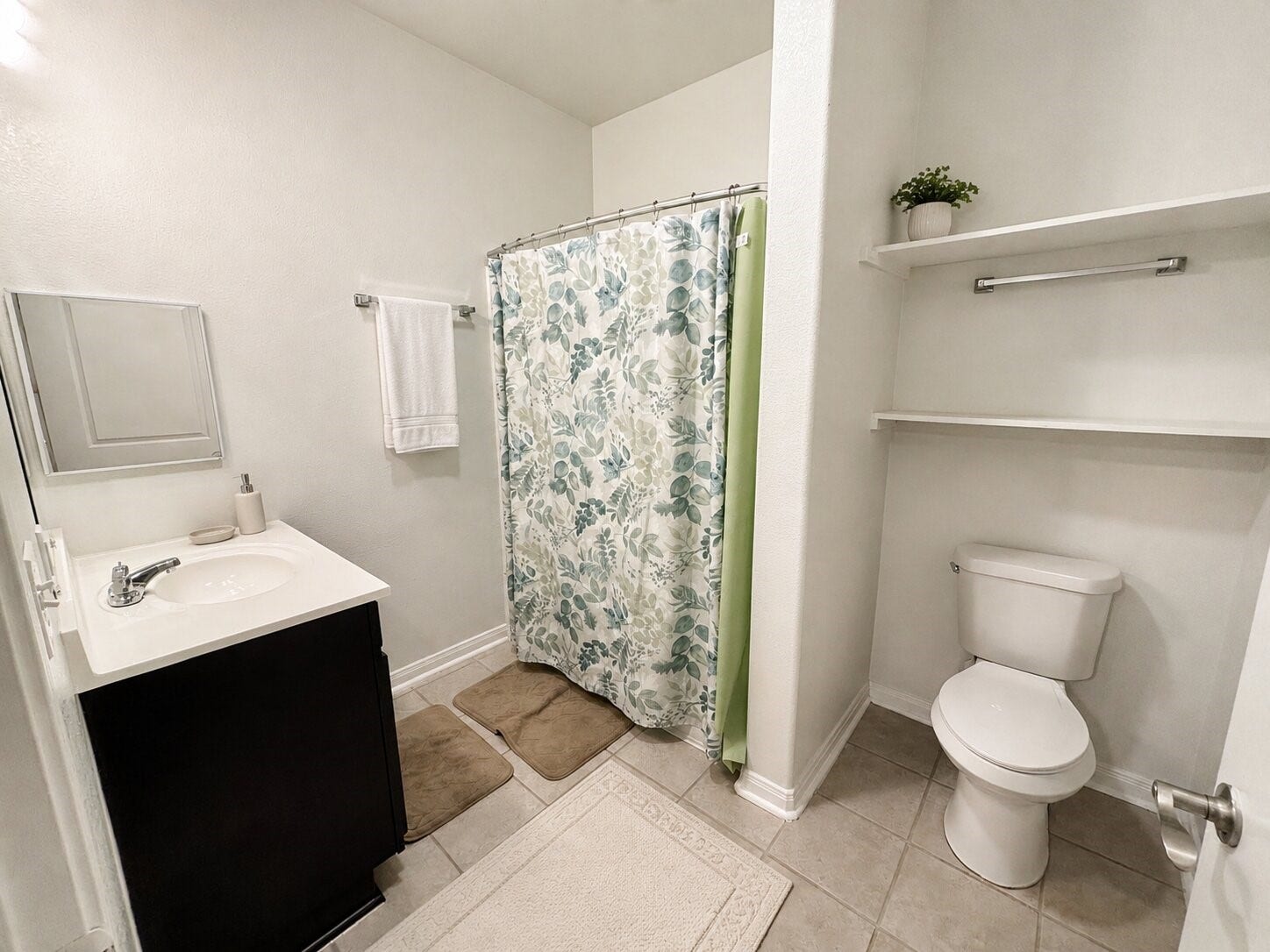 13002 32nd Street, Santa Fe, TX 77510 *This photo is virtually staged*