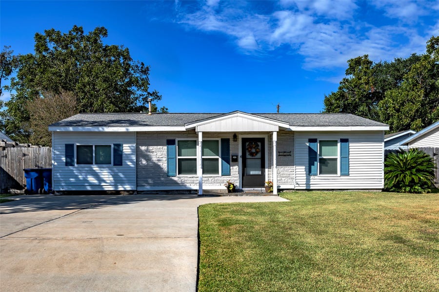 Property photo for 1810 3rd Avenue N, Texas City, TX