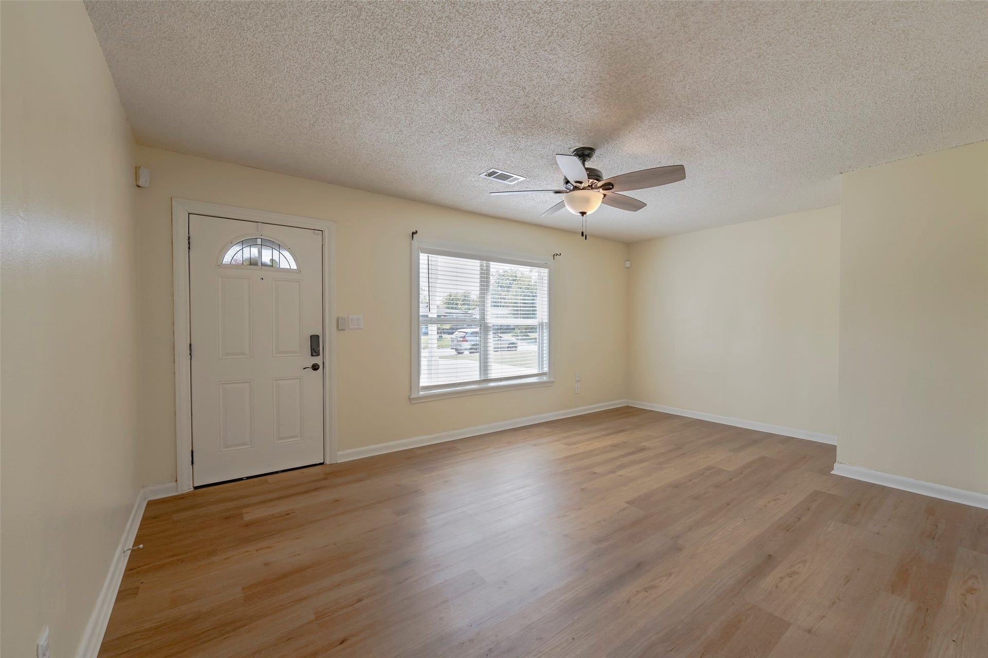 1810 3rd Avenue N, Texas City, TX 77590 Living area