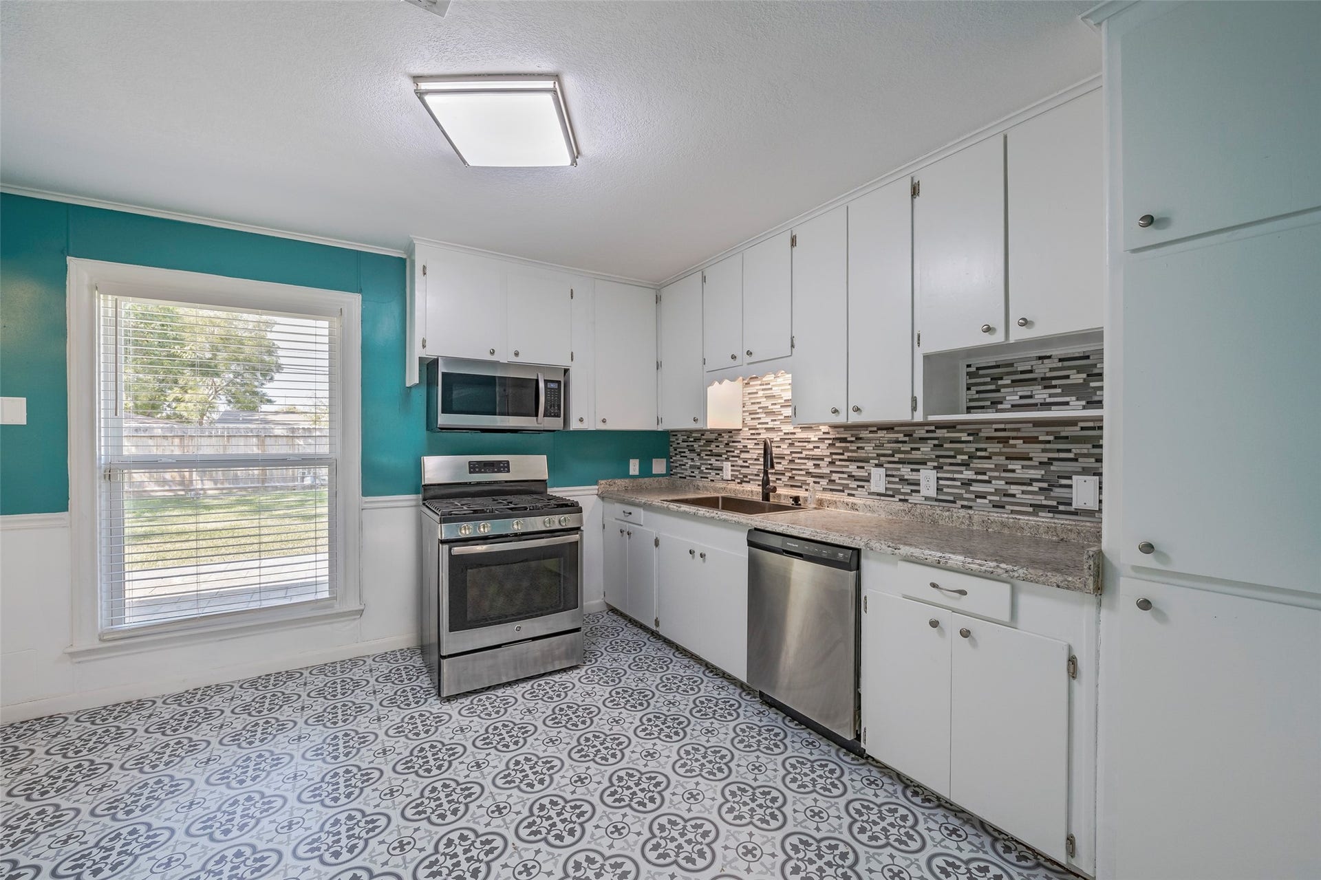 1810 3rd Avenue N, Texas City, TX 77590 1810 3rd Avenue N, Texas City, TX 77590
