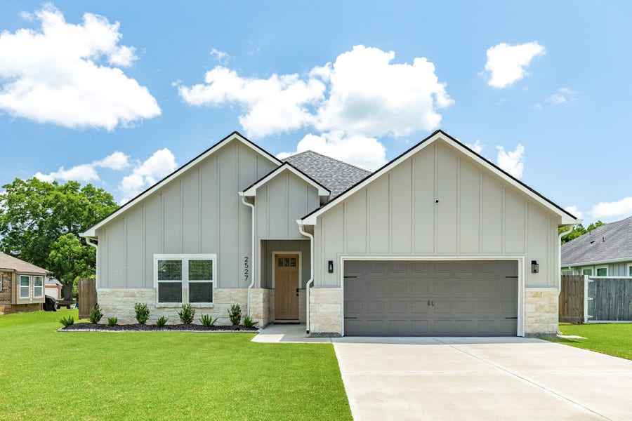 Property photo for 2527 Turberry Drive, West Columbia, TX