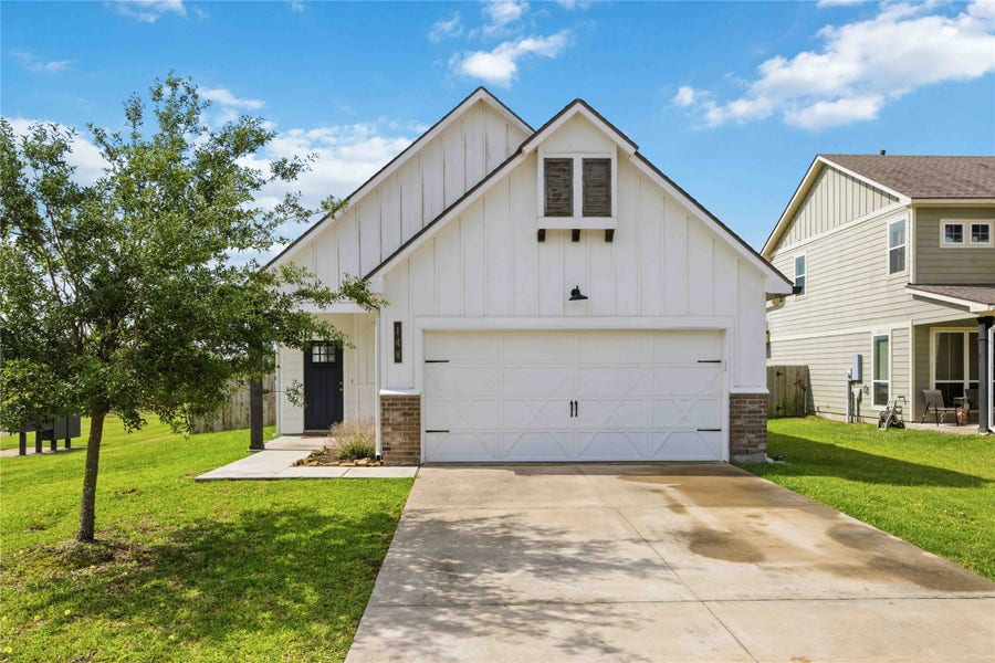 Property photo for 148 Austin Road, Angleton, TX
