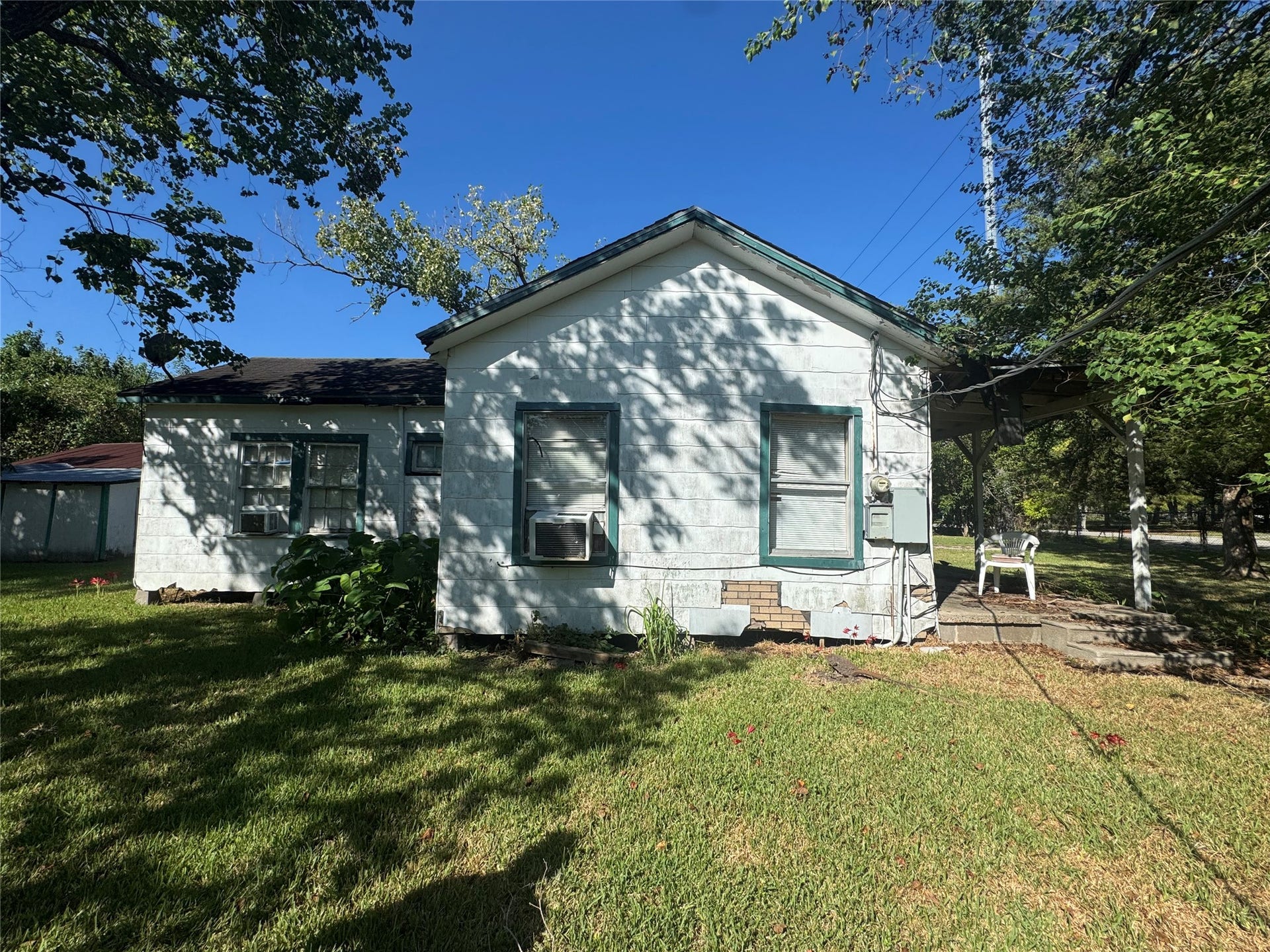 813 E Canal Road, Highlands, TX 77562 813 E Canal Road, Highlands, TX 77562