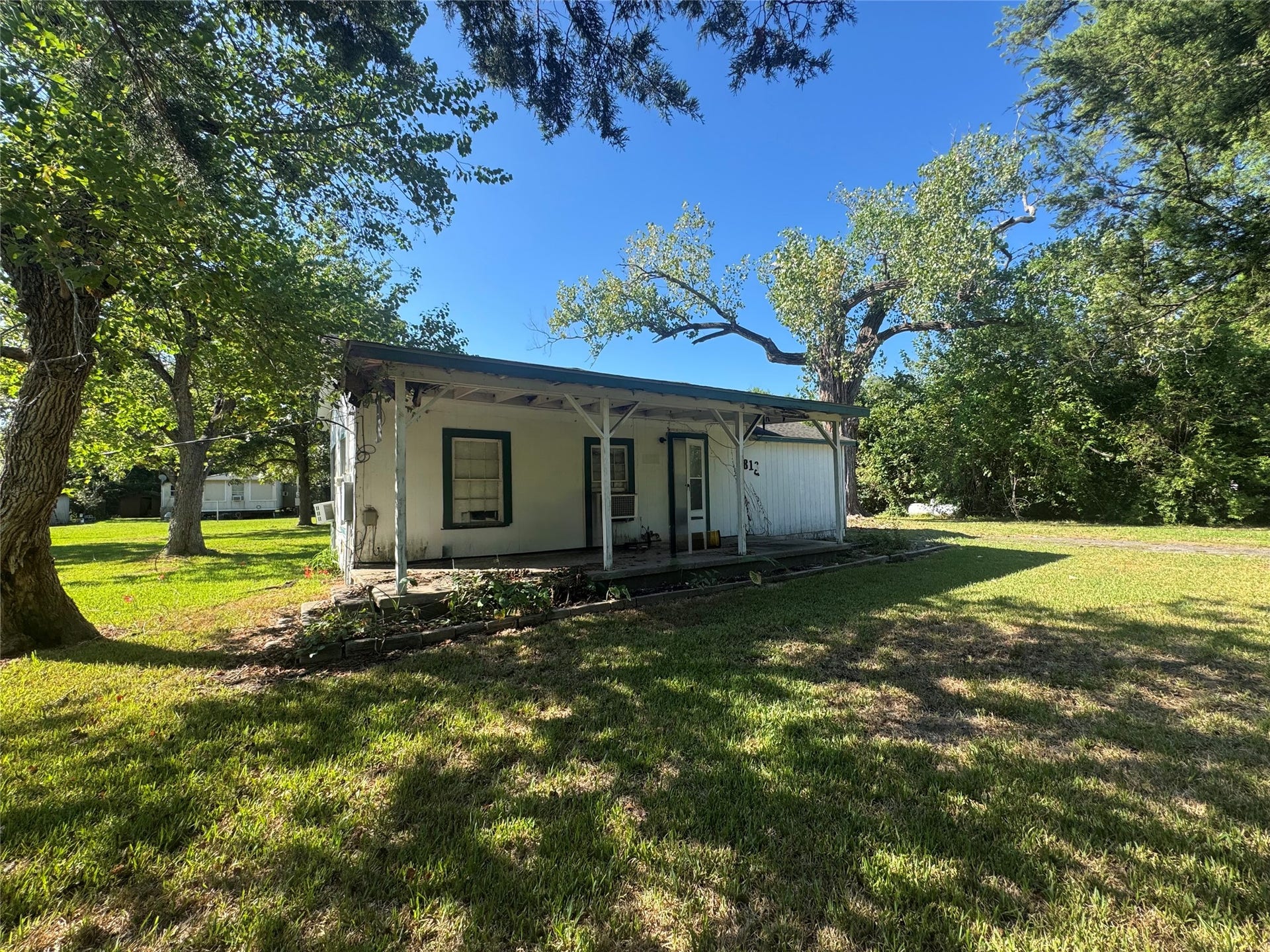 813 E Canal Road, Highlands, TX 77562 813 E Canal Road, Highlands, TX 77562