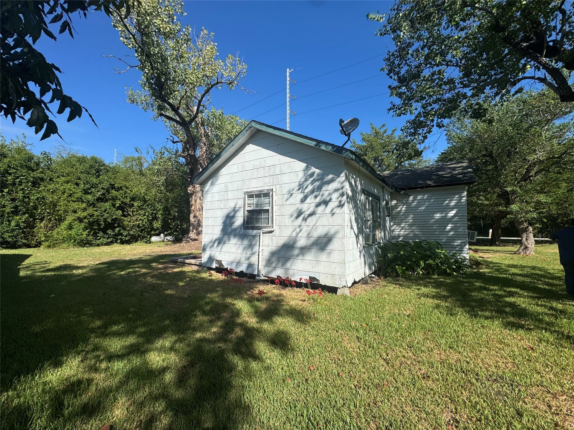 813 E Canal Road, Highlands, TX 77562 813 E Canal Road, Highlands, TX 77562