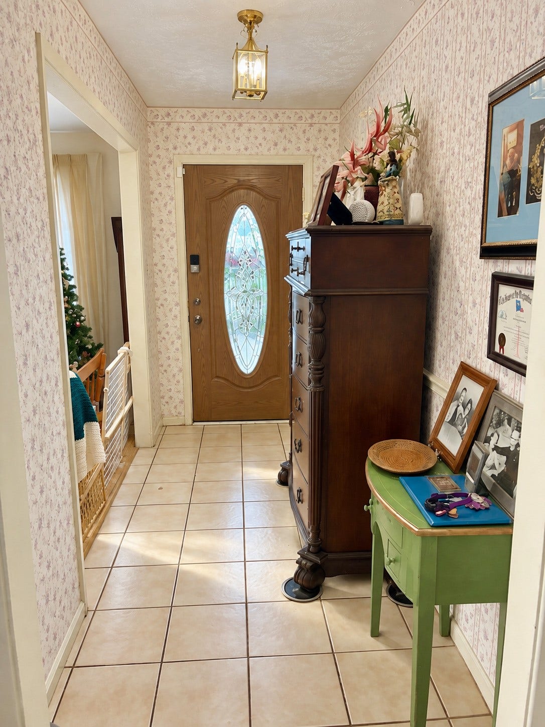 17555 Methil Drive, Spring, TX 77379 Welcoming entryway featuring neutral tile flooring, a decorative glass front door, and a classic overhead light fixture. This inviting space offers a warm introduction to the home with convenient access to the adjoining living areas.