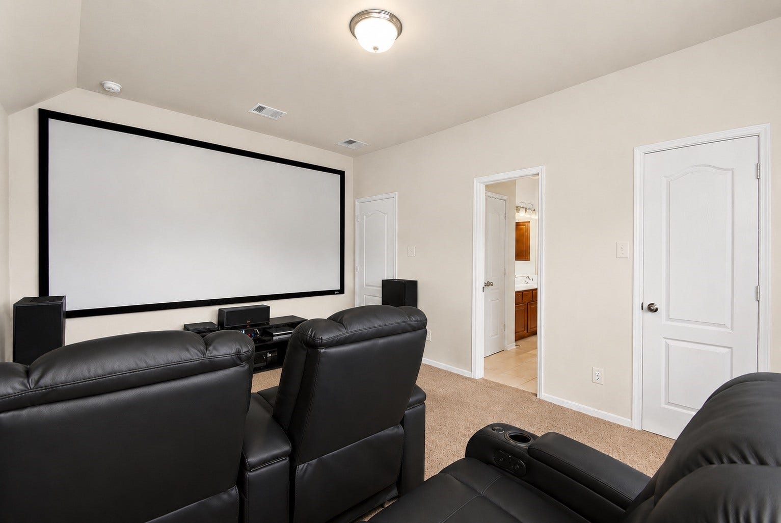 6811 Bannon Trail, Sugar Land, TX 77479 Some images have been virtually staged and enhanced using AI to showcase the home's potential. Furniture, dcor, and paint colors shown are for visualization purposes only and may not reflect the current condition of the property.