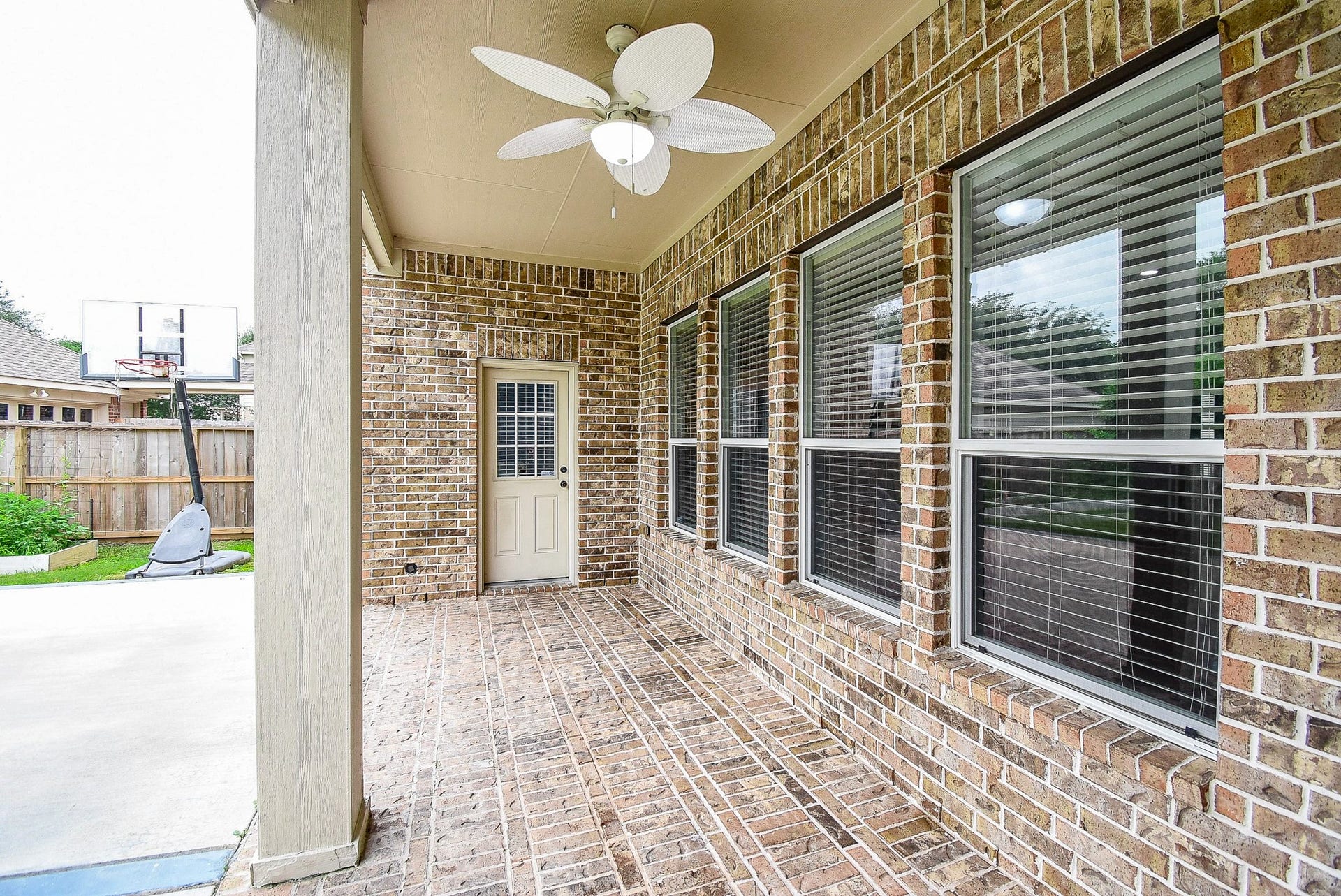 6811 Bannon Trail, Sugar Land, TX 77479 6811 Bannon Trail, Sugar Land, TX 77479