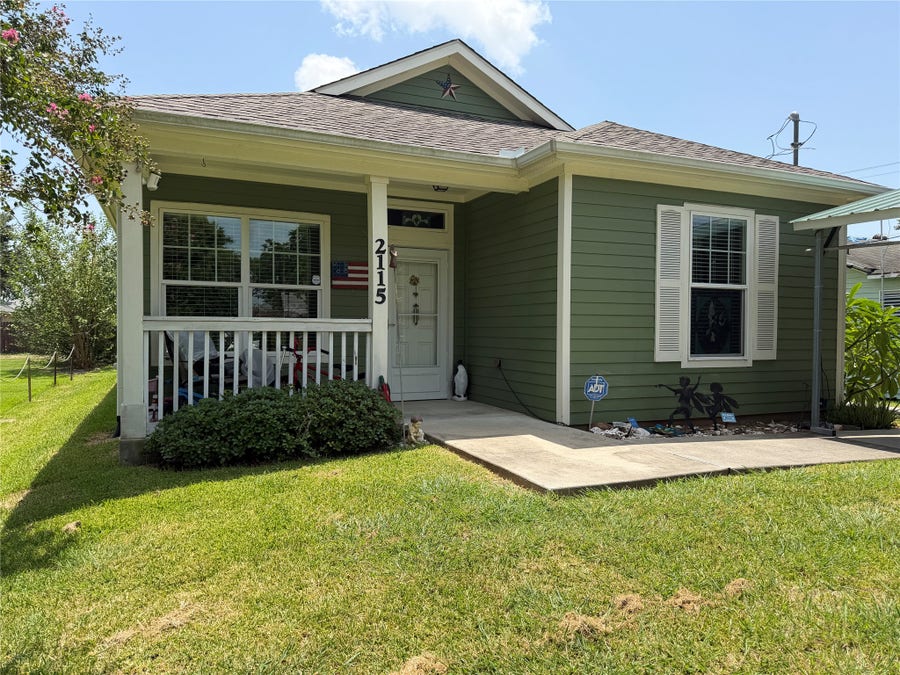 Property photo for 2115 11th Avenue N, Texas City, TX