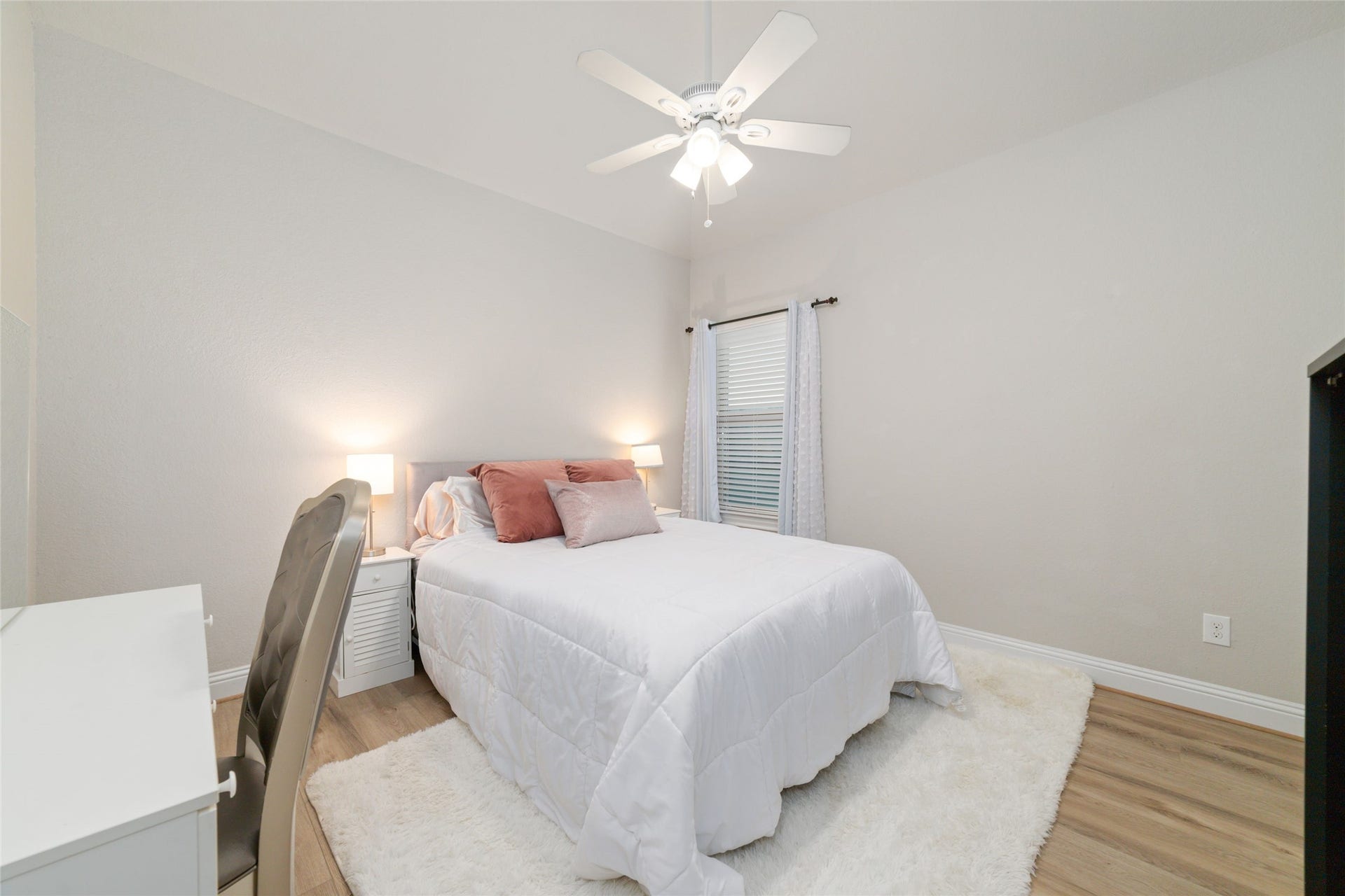 13411 Alpine Mountain Lane, Tomball, TX 77377 Second upstairs bedroom large enough to fit a desk in with the bedroom furniture.