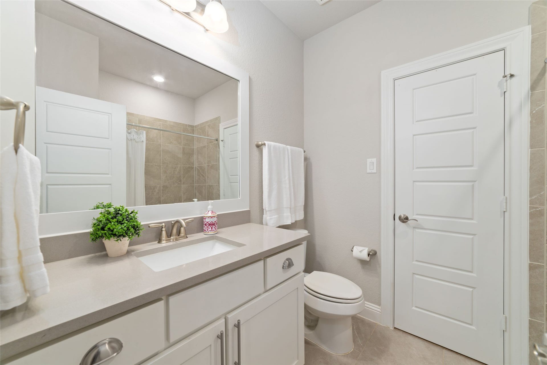 13411 Alpine Mountain Lane, Tomball, TX 77377 One of two upstairs full bathrooms.