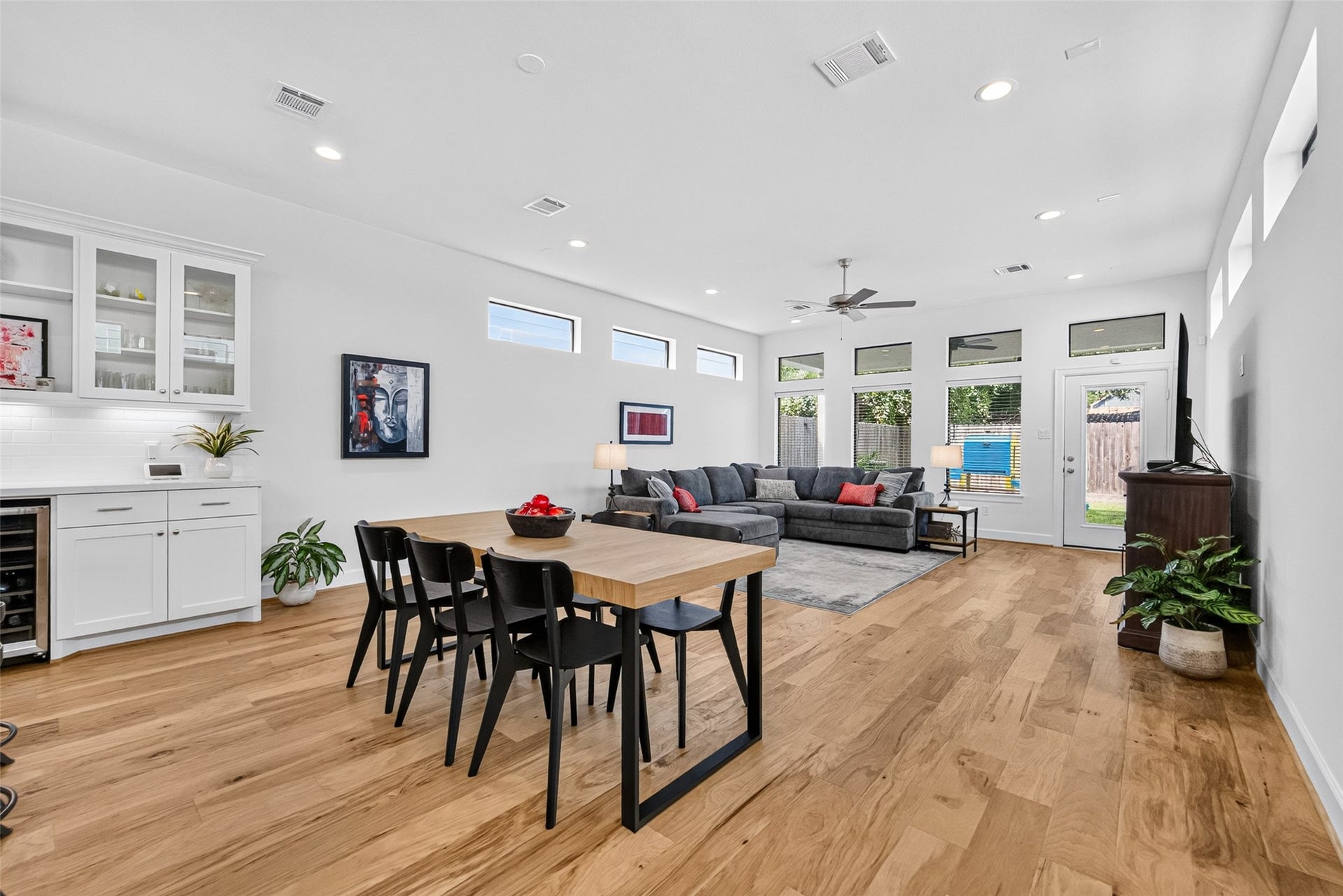 1201 E 23rd Street, Houston, TX 77009 As you leave the kitchen you enter the dining area. This space would easily accommodate a large table that seats up to at least 8.