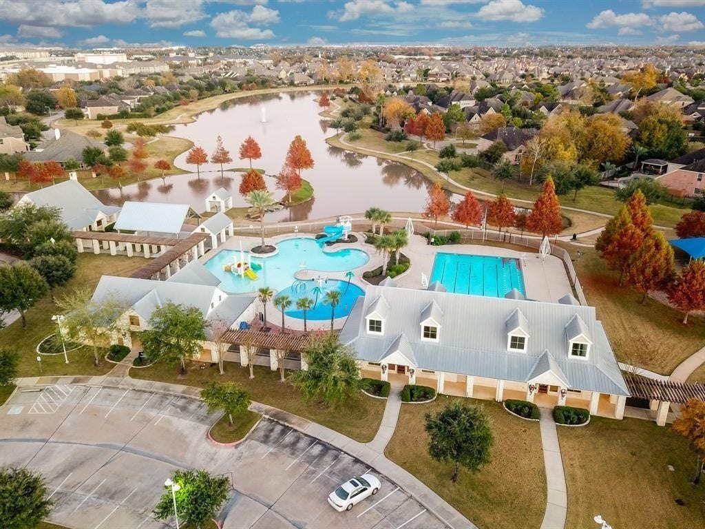 7207 Palmito Ranch Drive, Richmond, TX 77406 If youre looking for a quiet and relaxed atmosphere without leaving the conveniences of the big city, this is a great choice with Long Meadow Farms! Its just a quick commute to Houston for work, fun, and education and holds its own abundance of entertainment and opportunities as well!