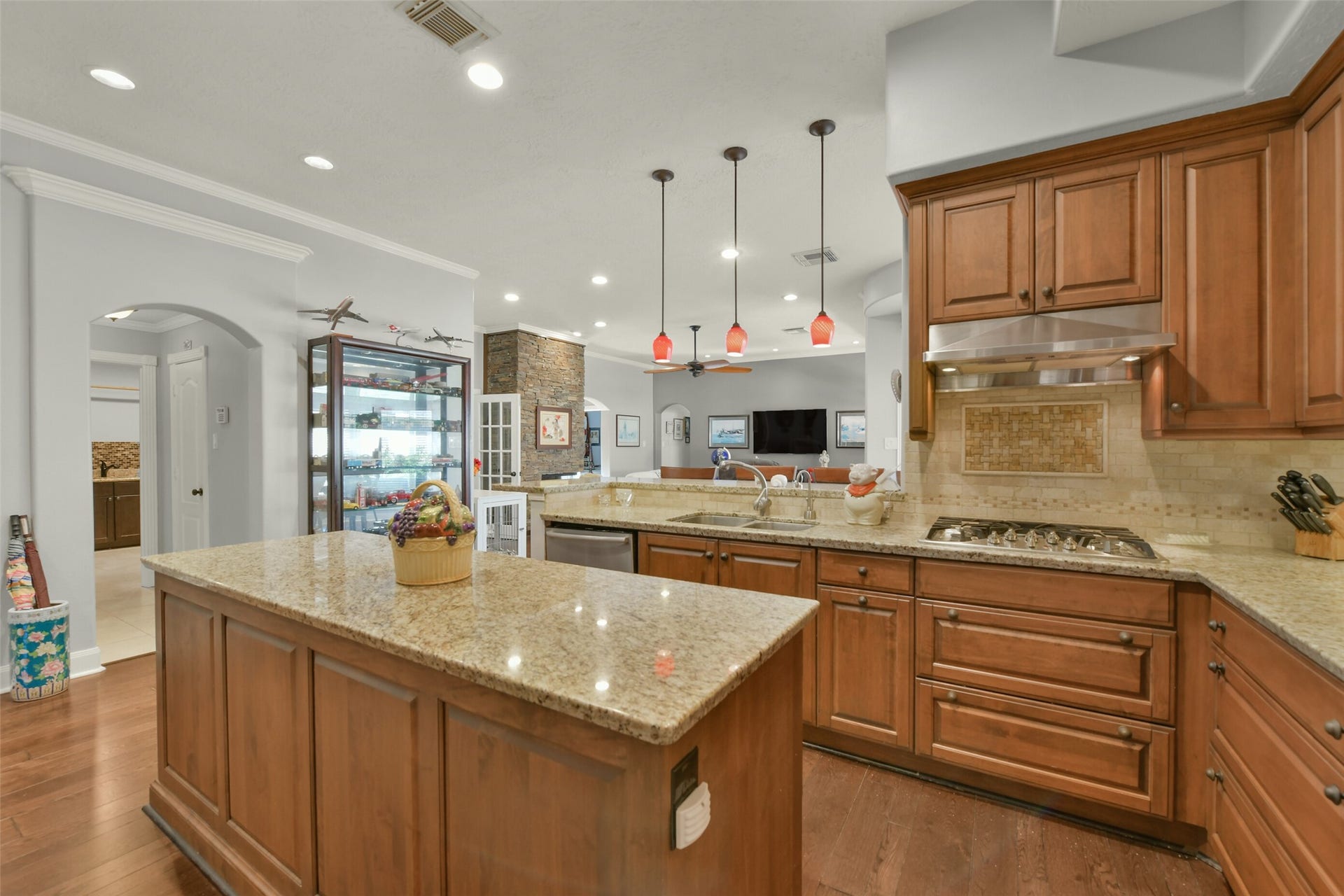 2320 Fairway Pointe Drive, League City, TX 77573
