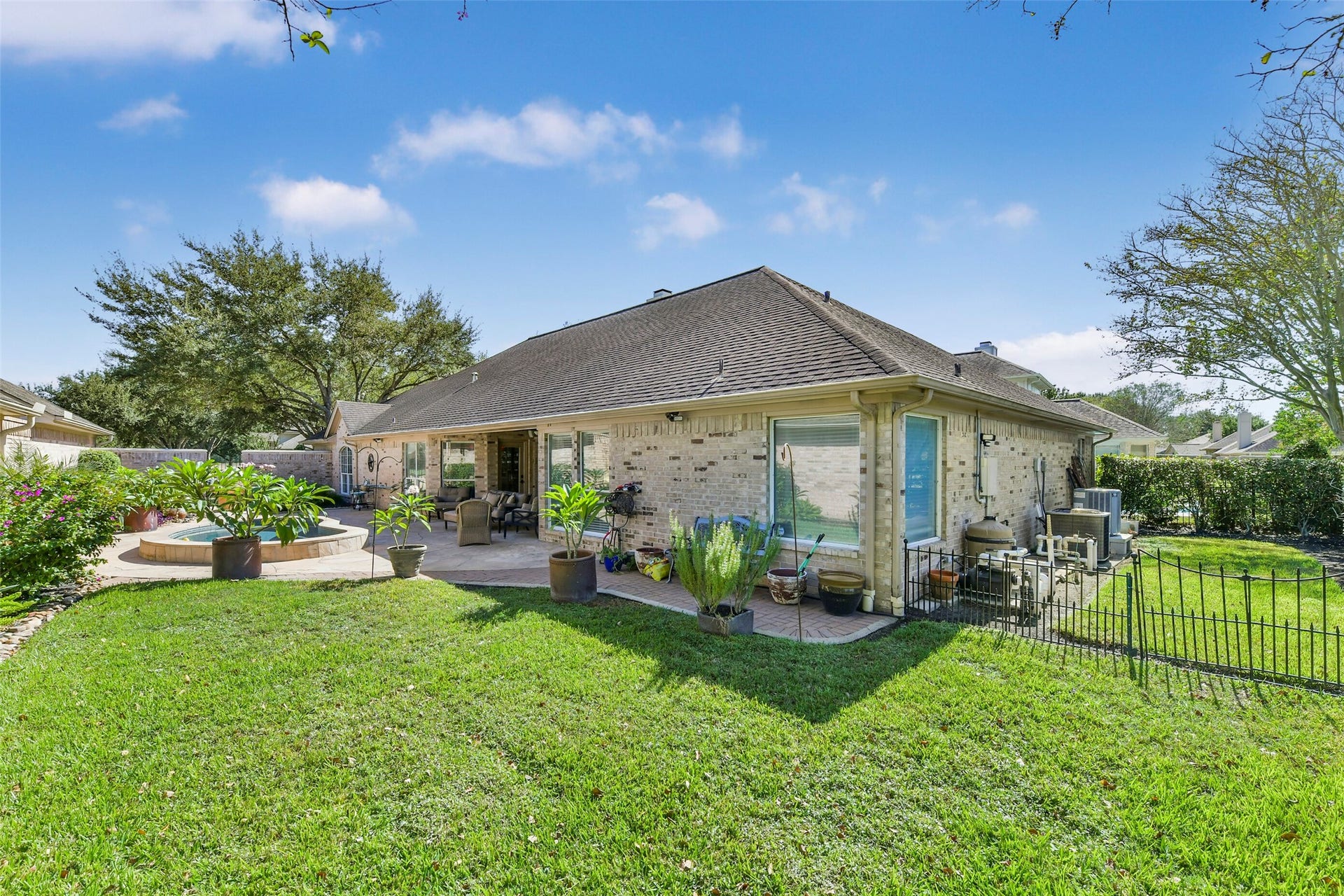 2320 Fairway Pointe Drive, League City, TX 77573