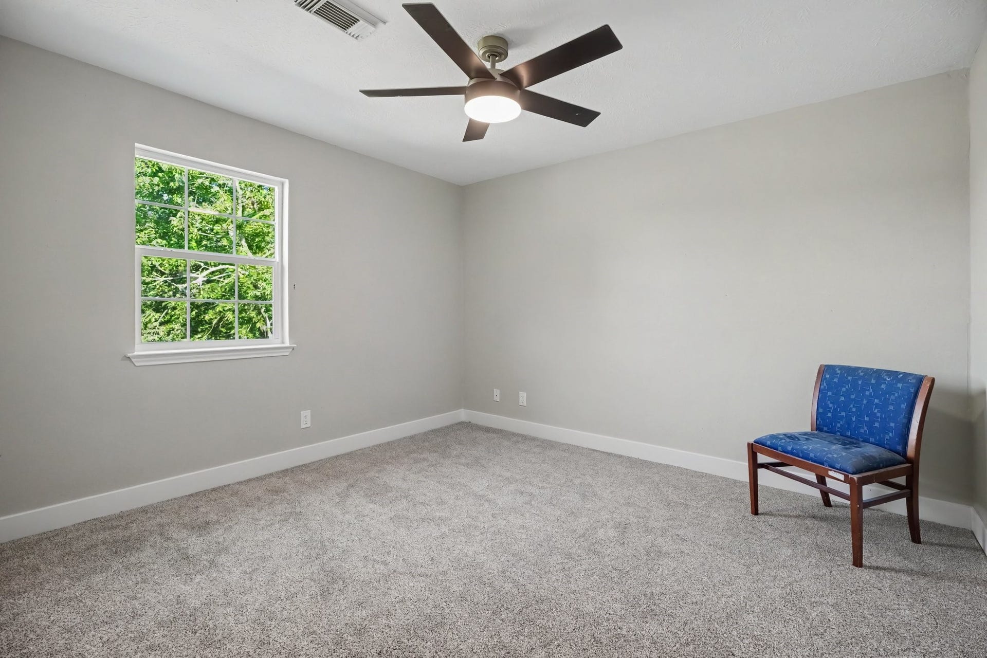 1021 27th Street, Dickinson, TX 77539 Upstairs bedroom