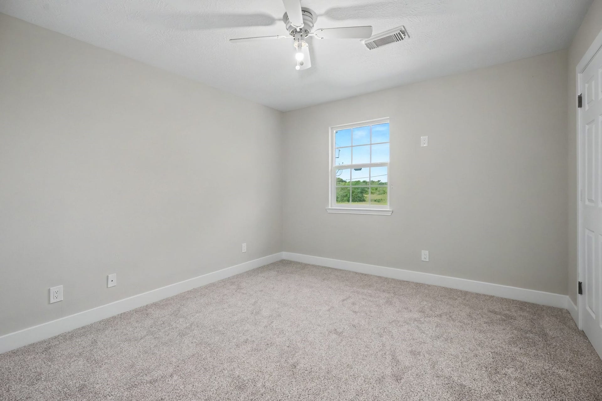 1021 27th Street, Dickinson, TX 77539 Upstairs secondary bedroom