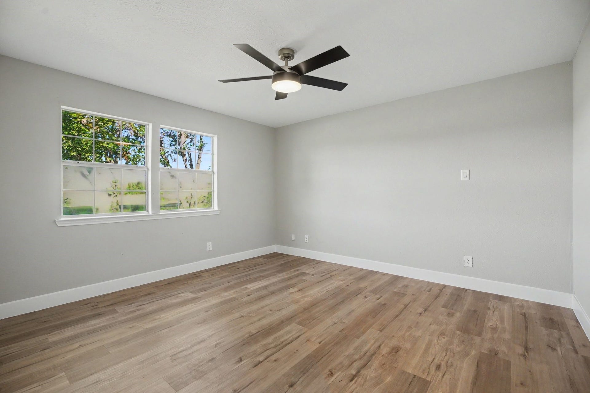 1021 27th Street, Dickinson, TX 77539 Downstairs flex room