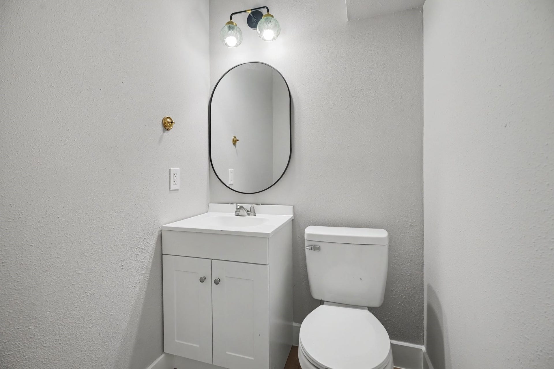 1021 27th Street, Dickinson, TX 77539 Powder bath downstairs