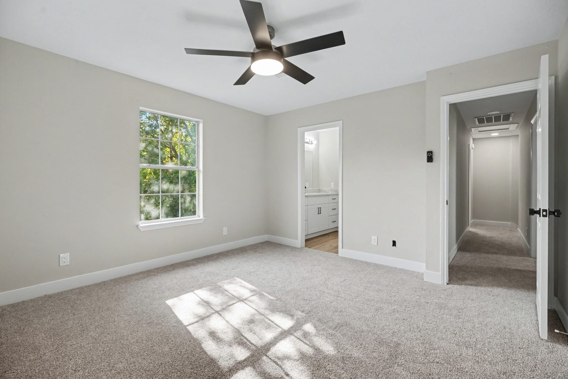 1021 27th Street, Dickinson, TX 77539 Upstairs primary bedroom