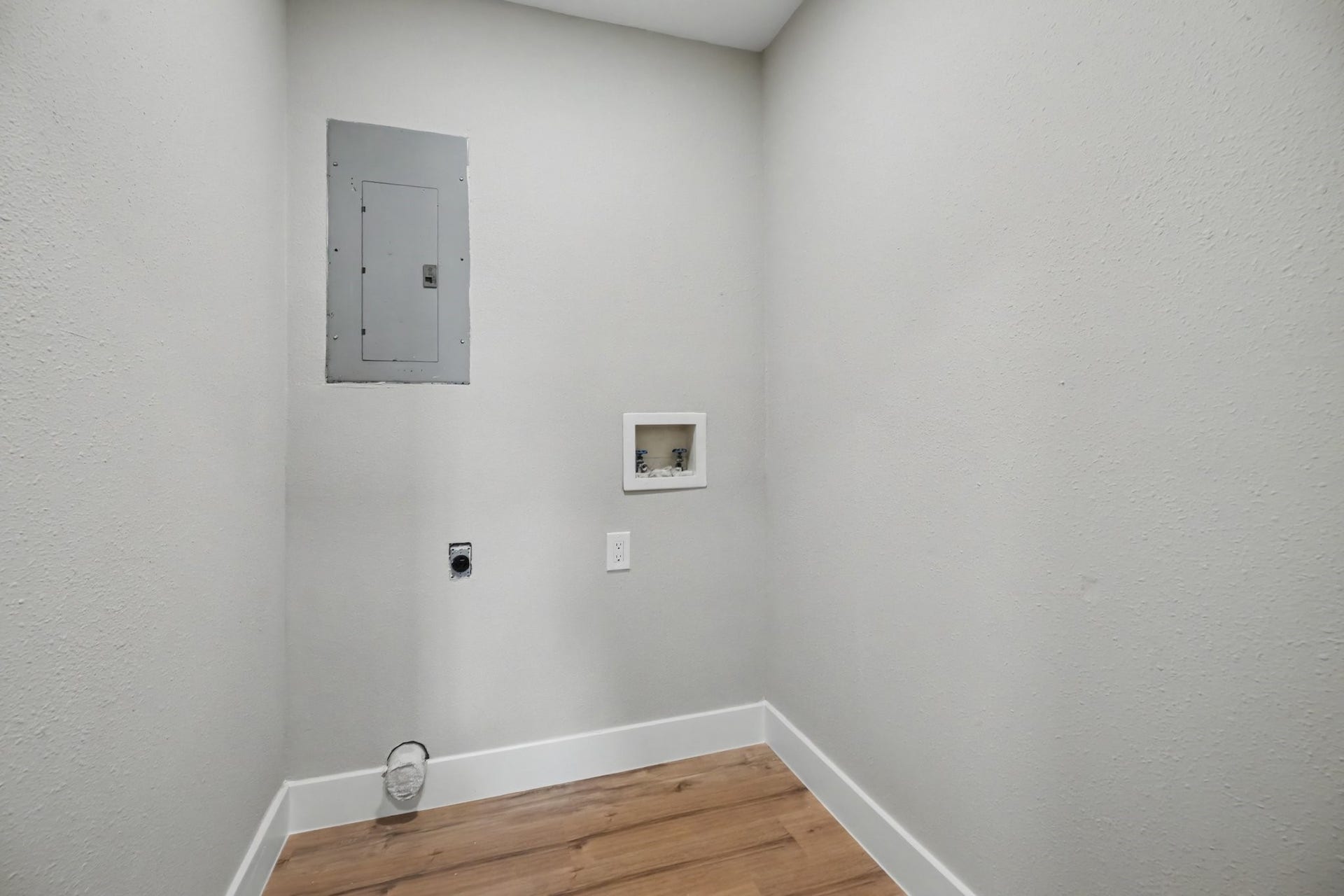 1021 27th Street, Dickinson, TX 77539 Laundry room downstairs off of kitchen area