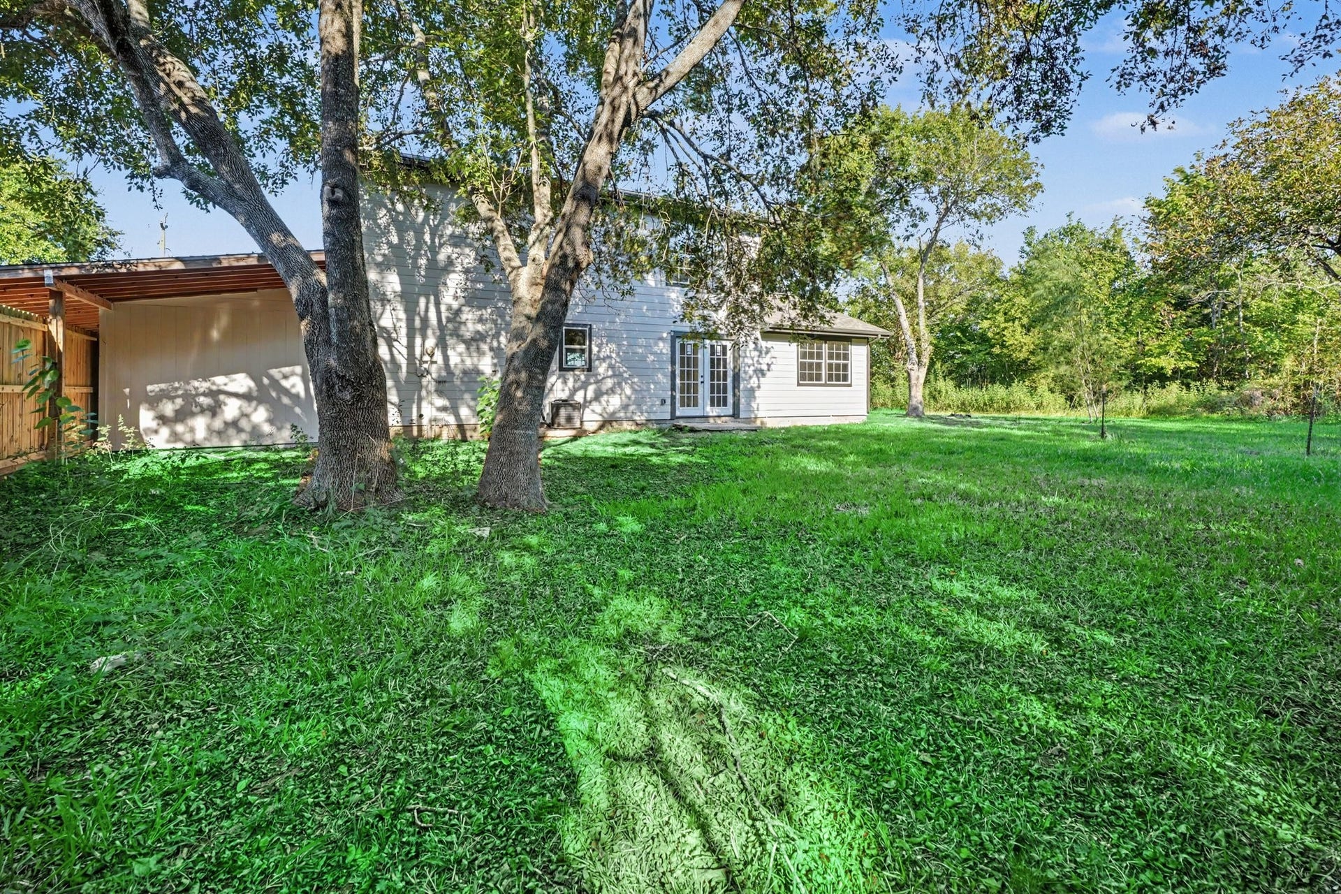 1021 27th Street, Dickinson, TX 77539 Spacious back yard