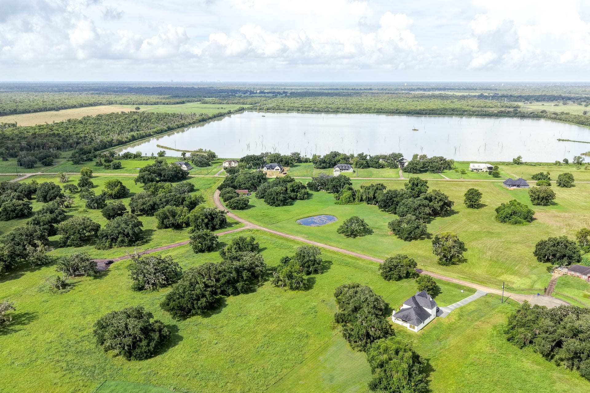 1601 Old Henry Court, Angleton, TX 77515