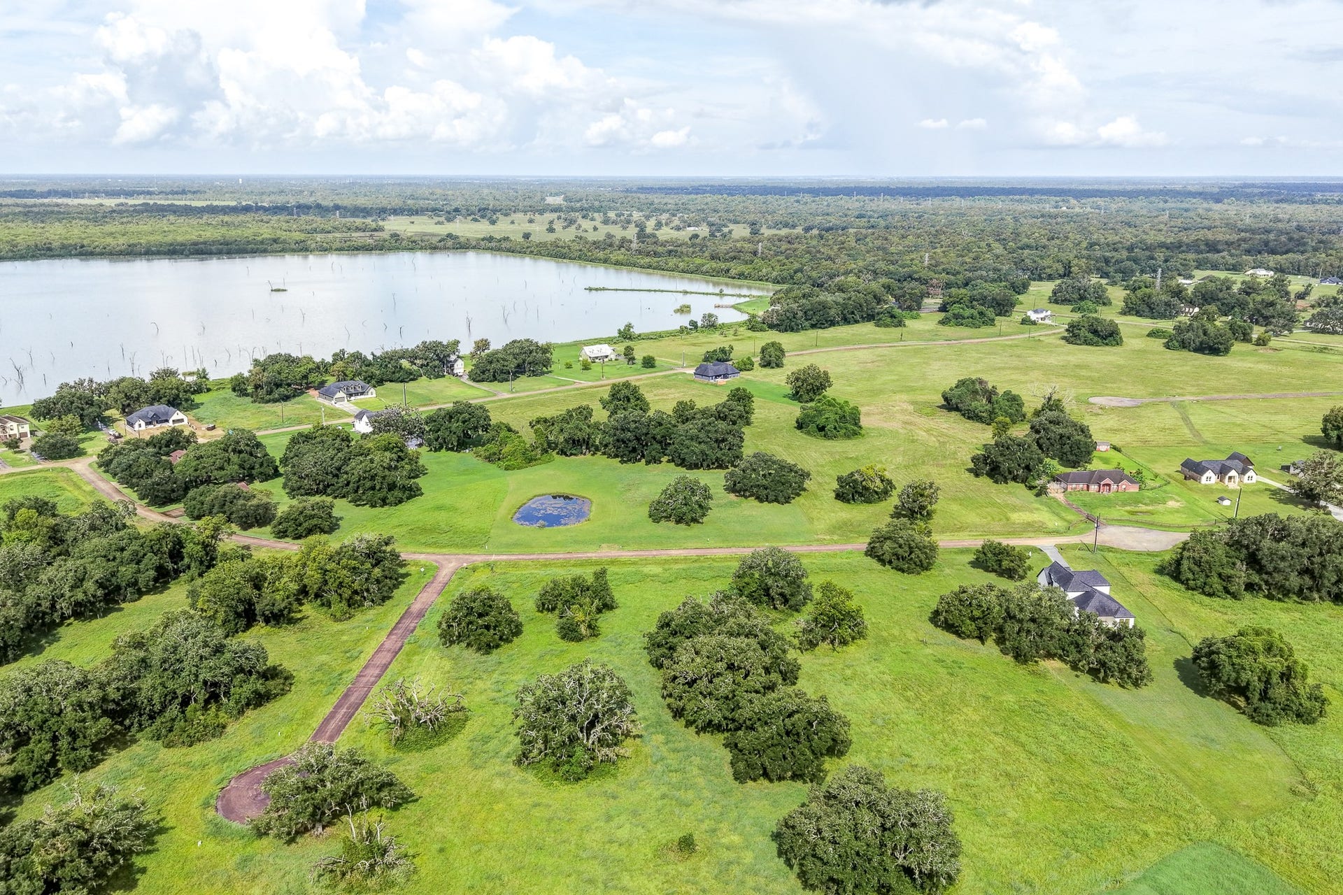 1601 Old Henry Court, Angleton, TX 77515