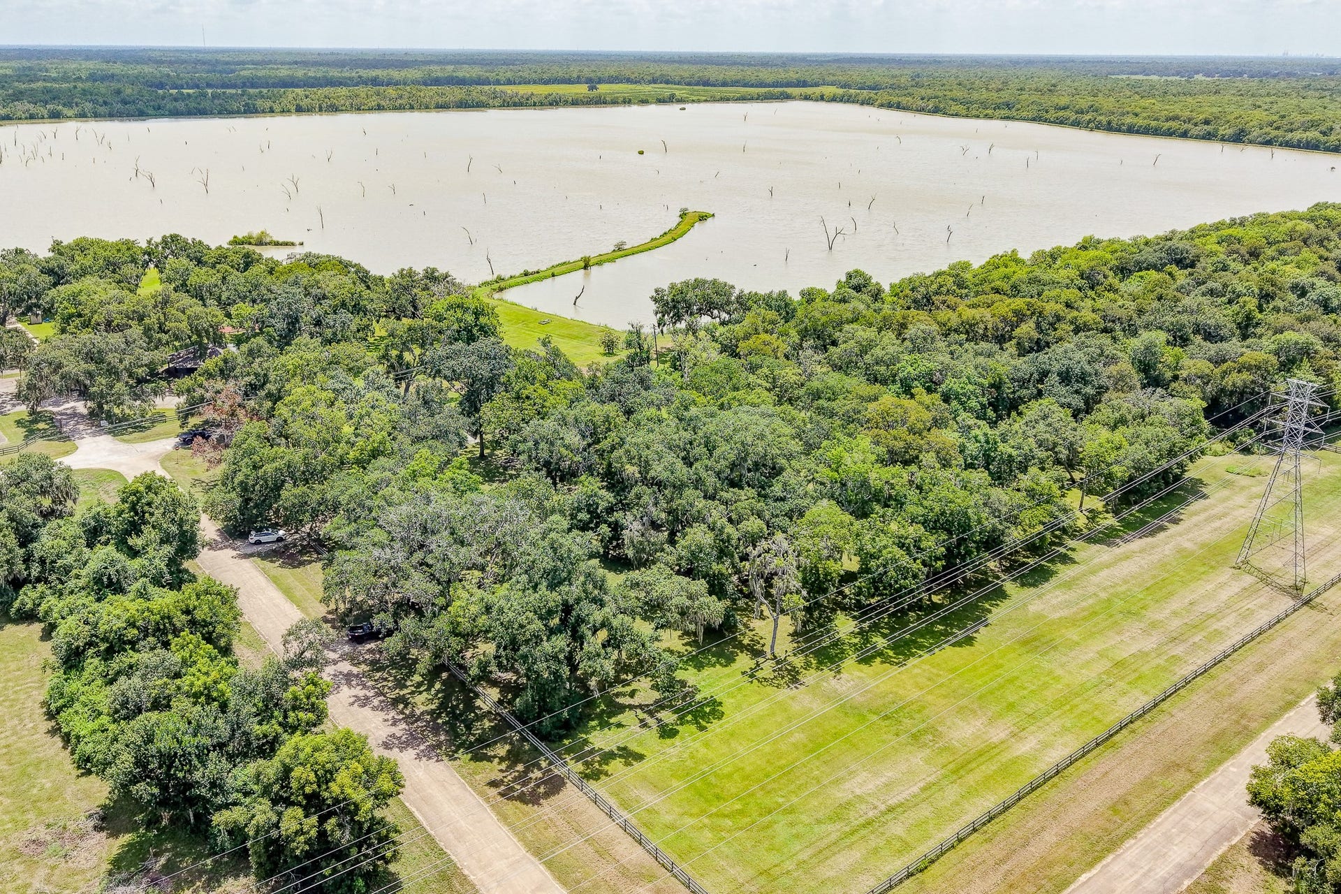 1601 Old Henry Court, Angleton, TX 77515