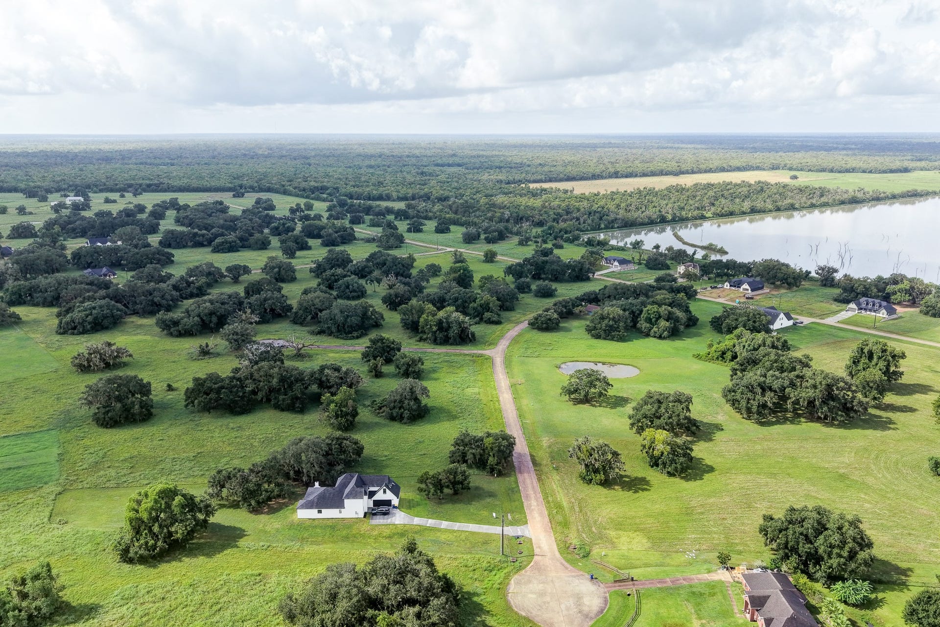1601 Old Henry Court, Angleton, TX 77515