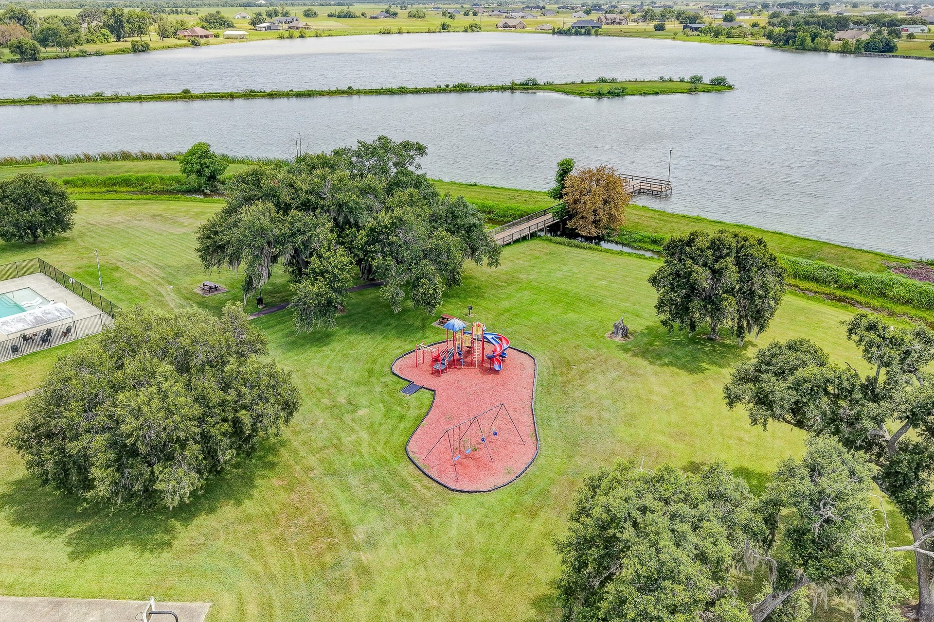 1601 Old Henry Court, Angleton, TX 77515