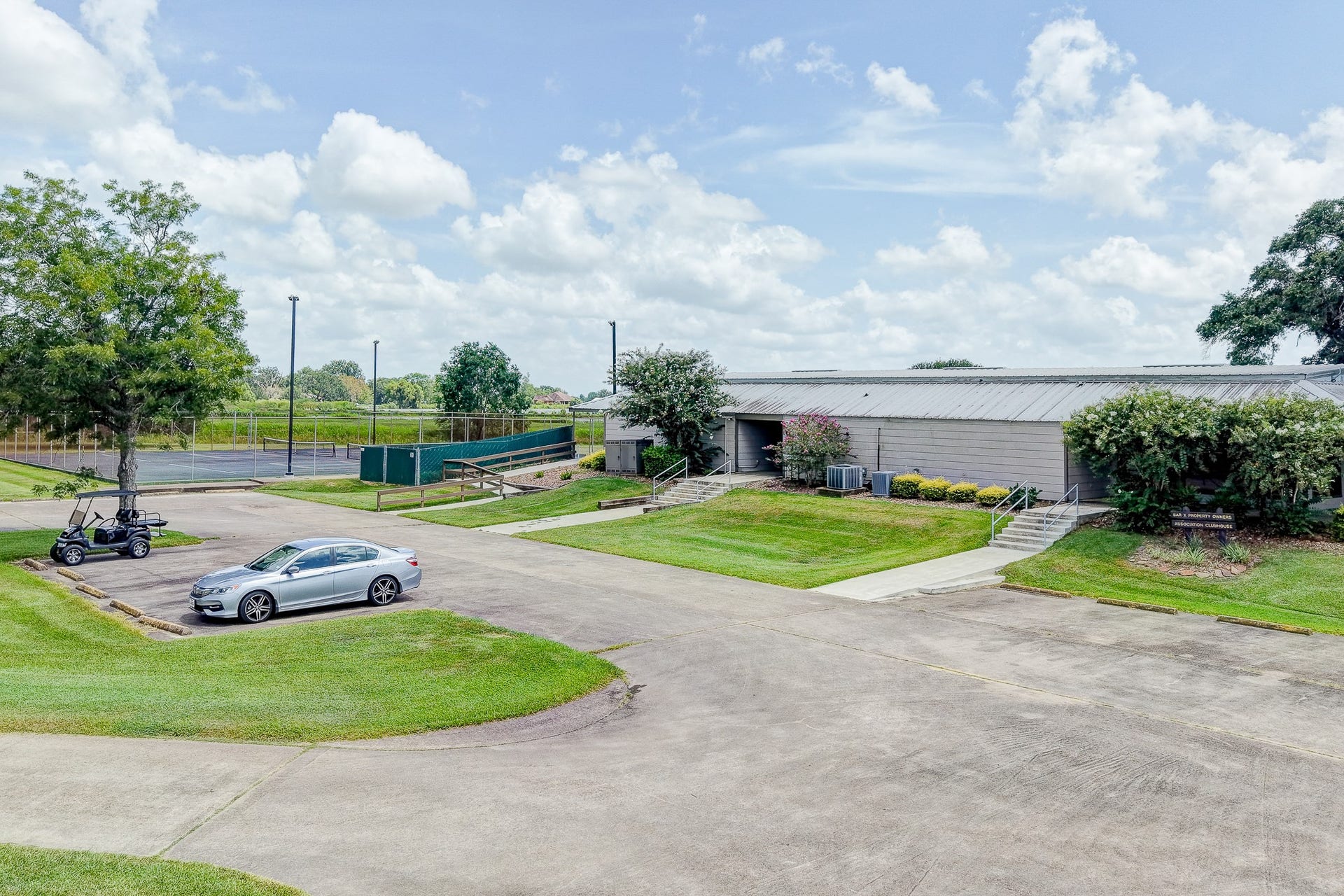 1601 Old Henry Court, Angleton, TX 77515