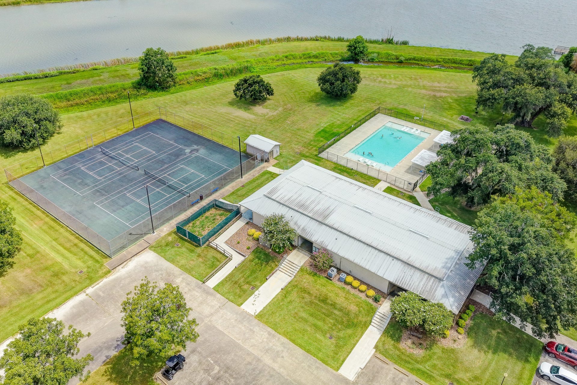 1601 Old Henry Court, Angleton, TX 77515