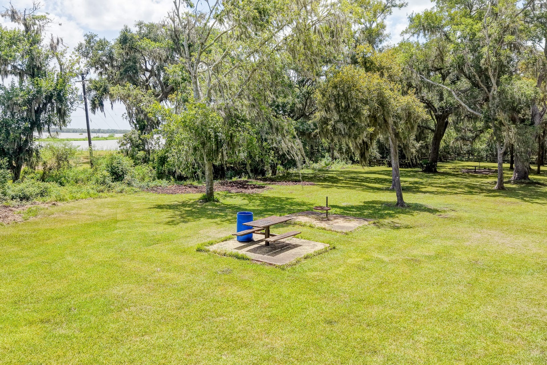 1601 Old Henry Court, Angleton, TX 77515